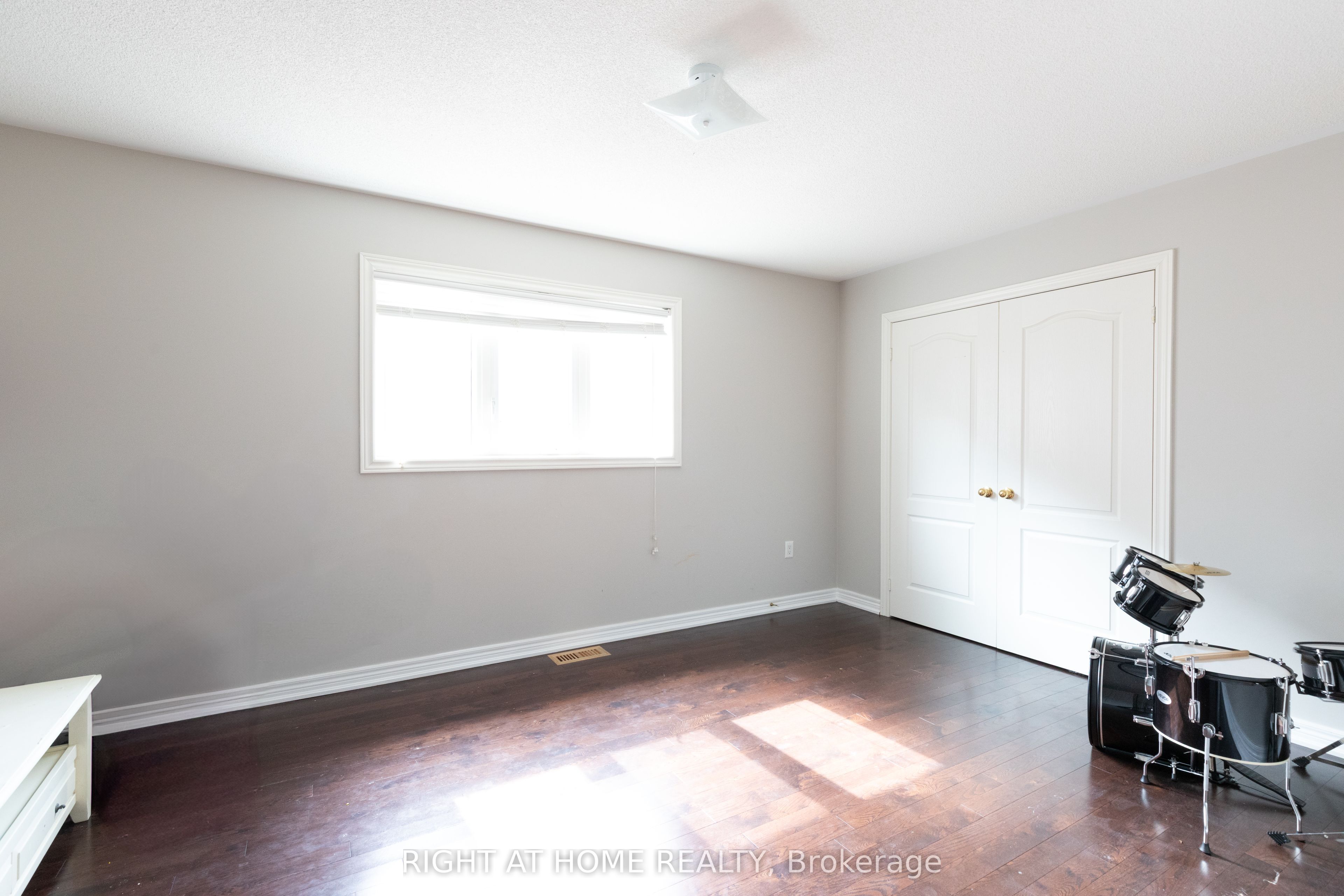 182 Maurier Boulevard Property Photo 21