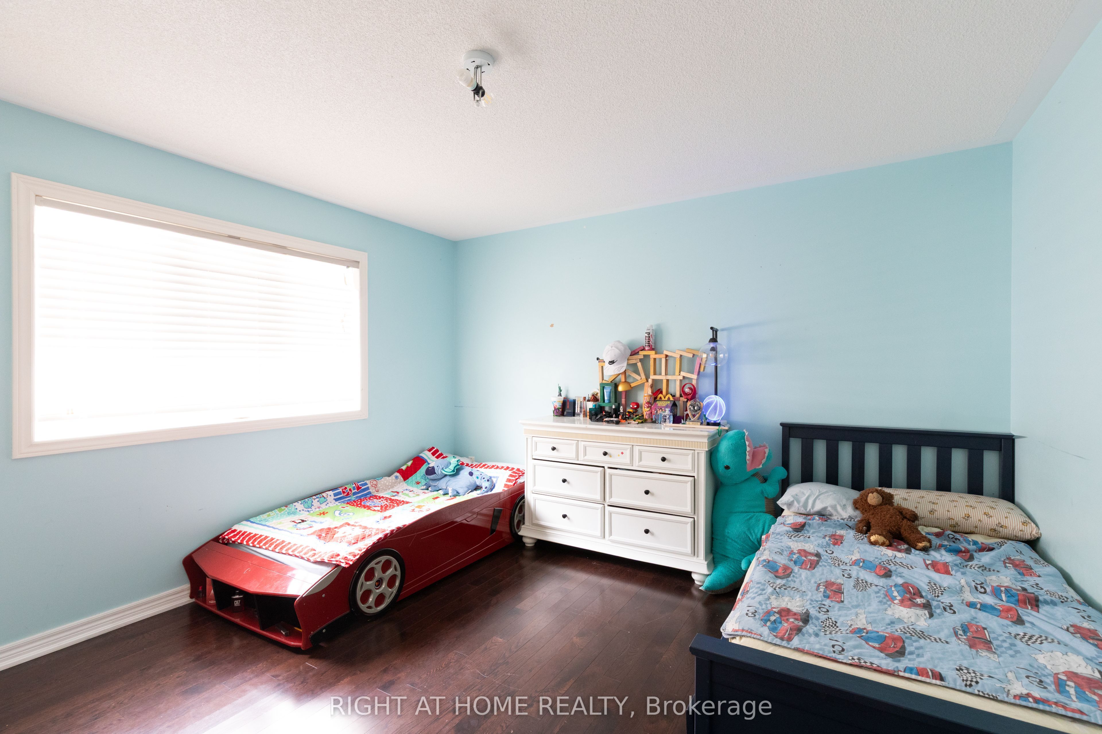 182 Maurier Boulevard Property Photo 23