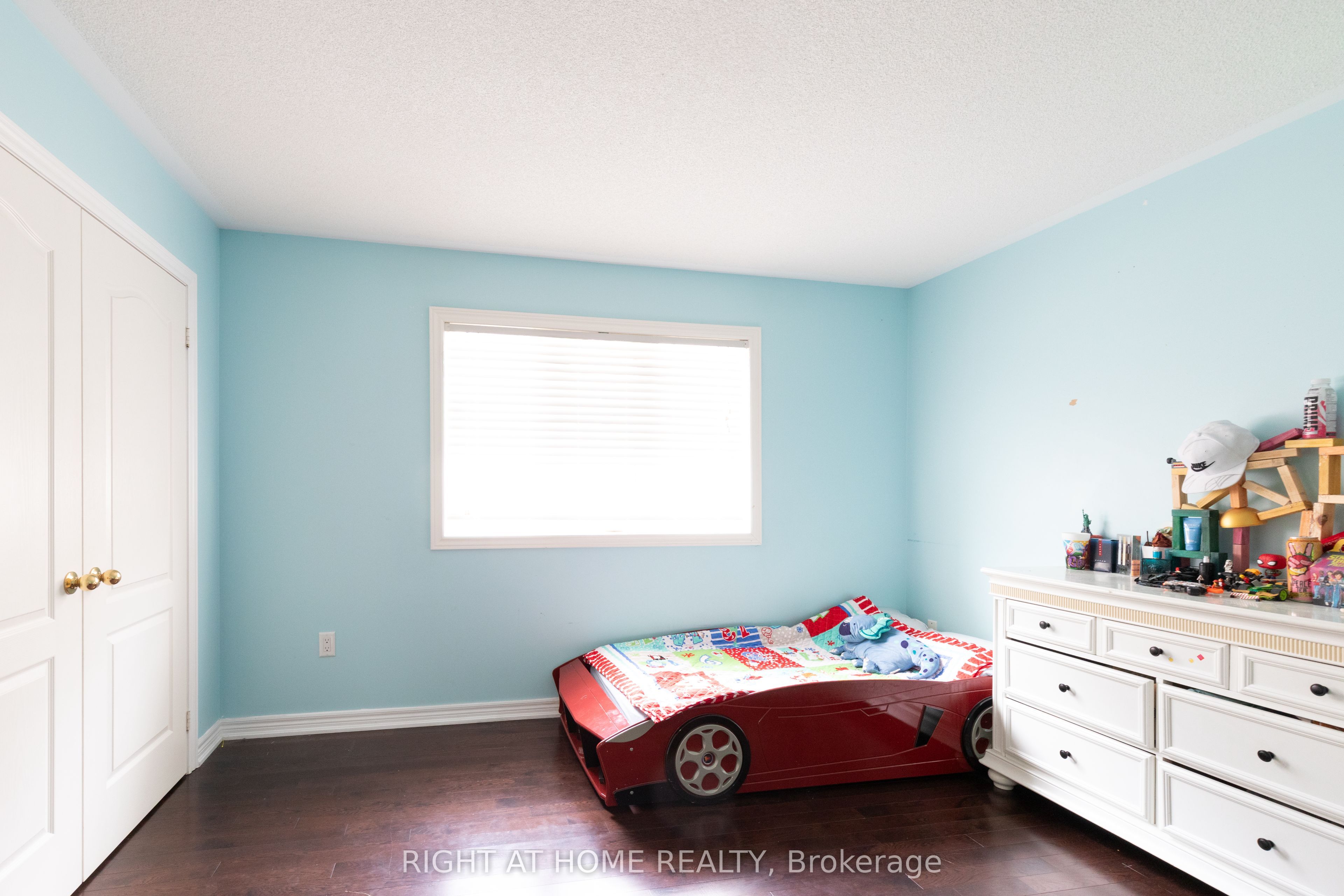 182 Maurier Boulevard Property Photo 24