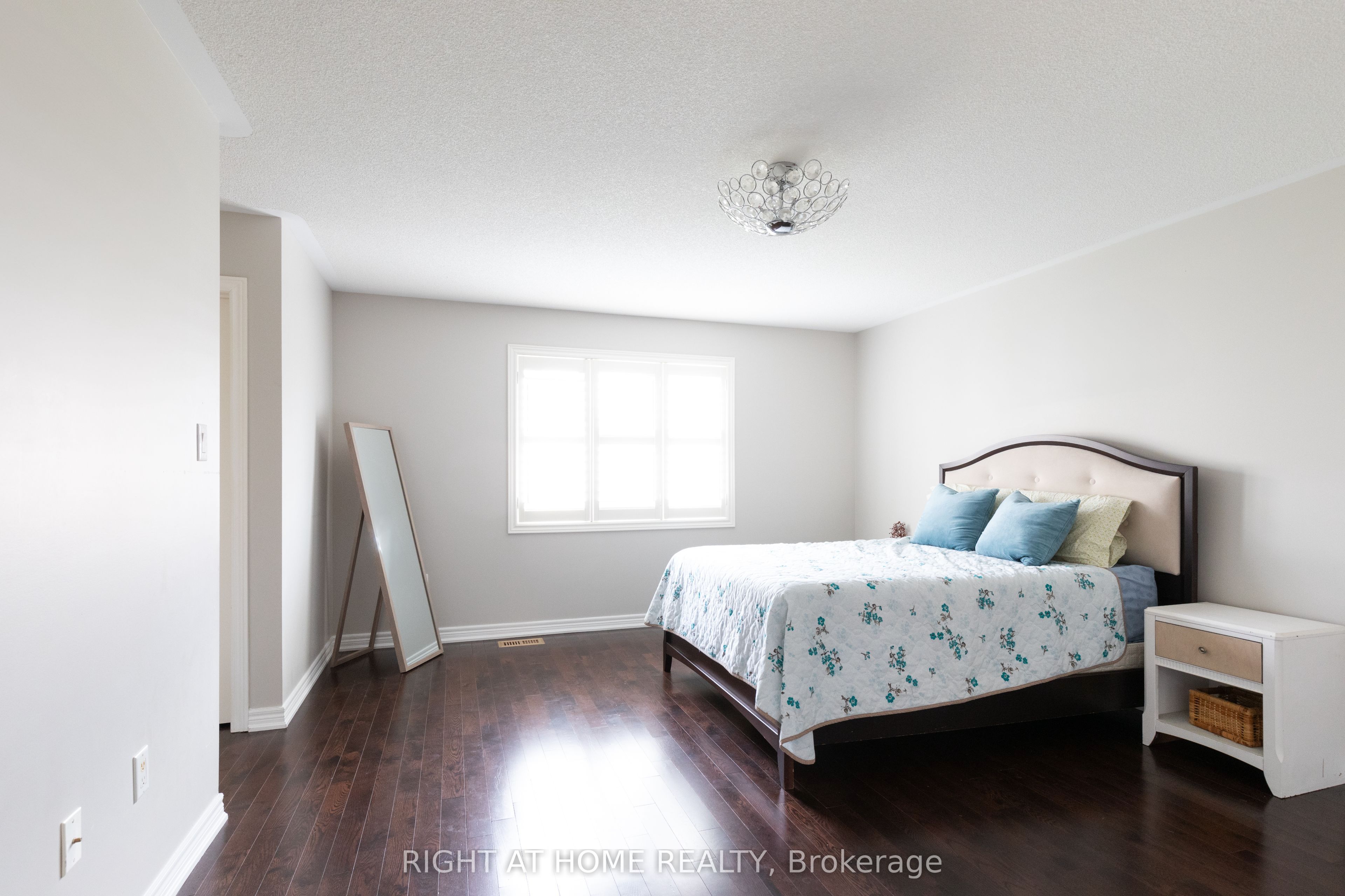 182 Maurier Boulevard Property Photo 25