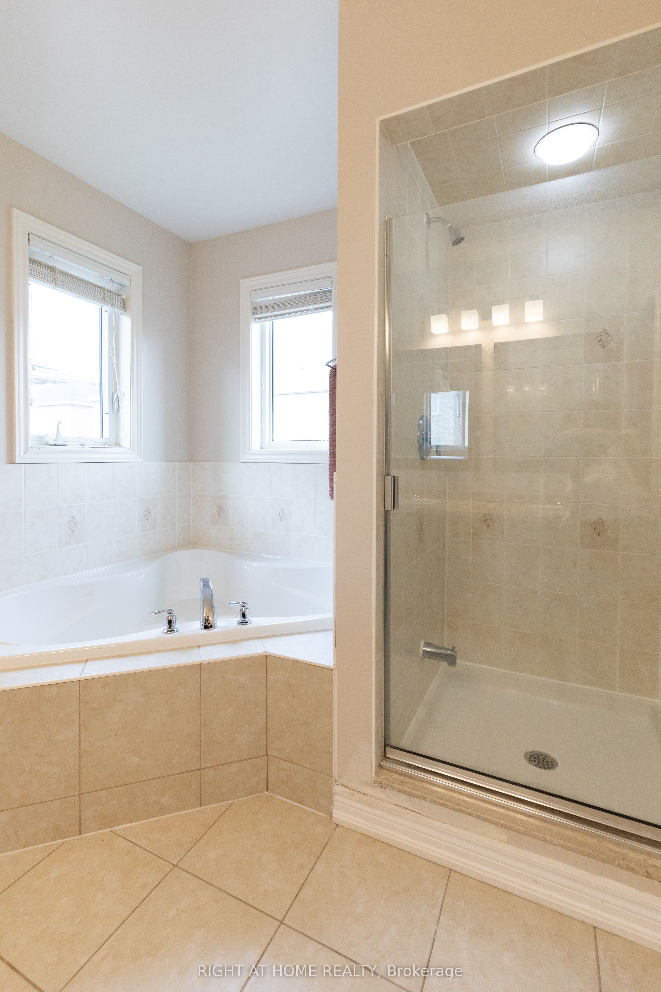 182 Maurier Boulevard Property Photo 28