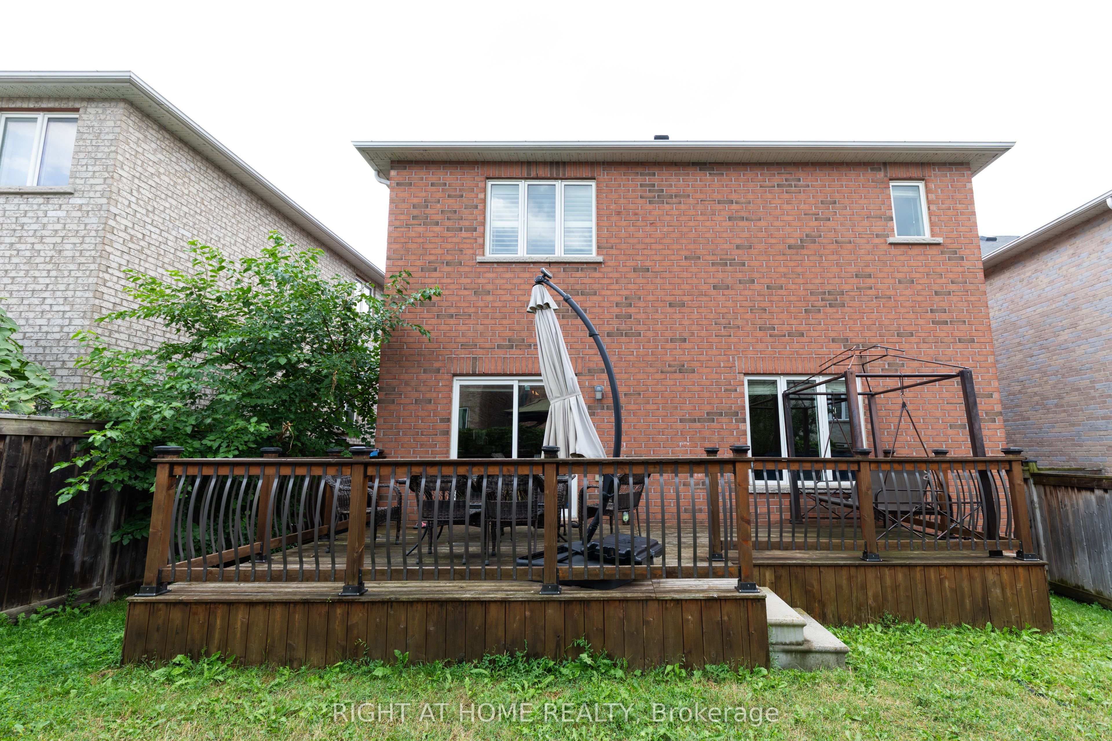 182 Maurier Boulevard Property Photo 32