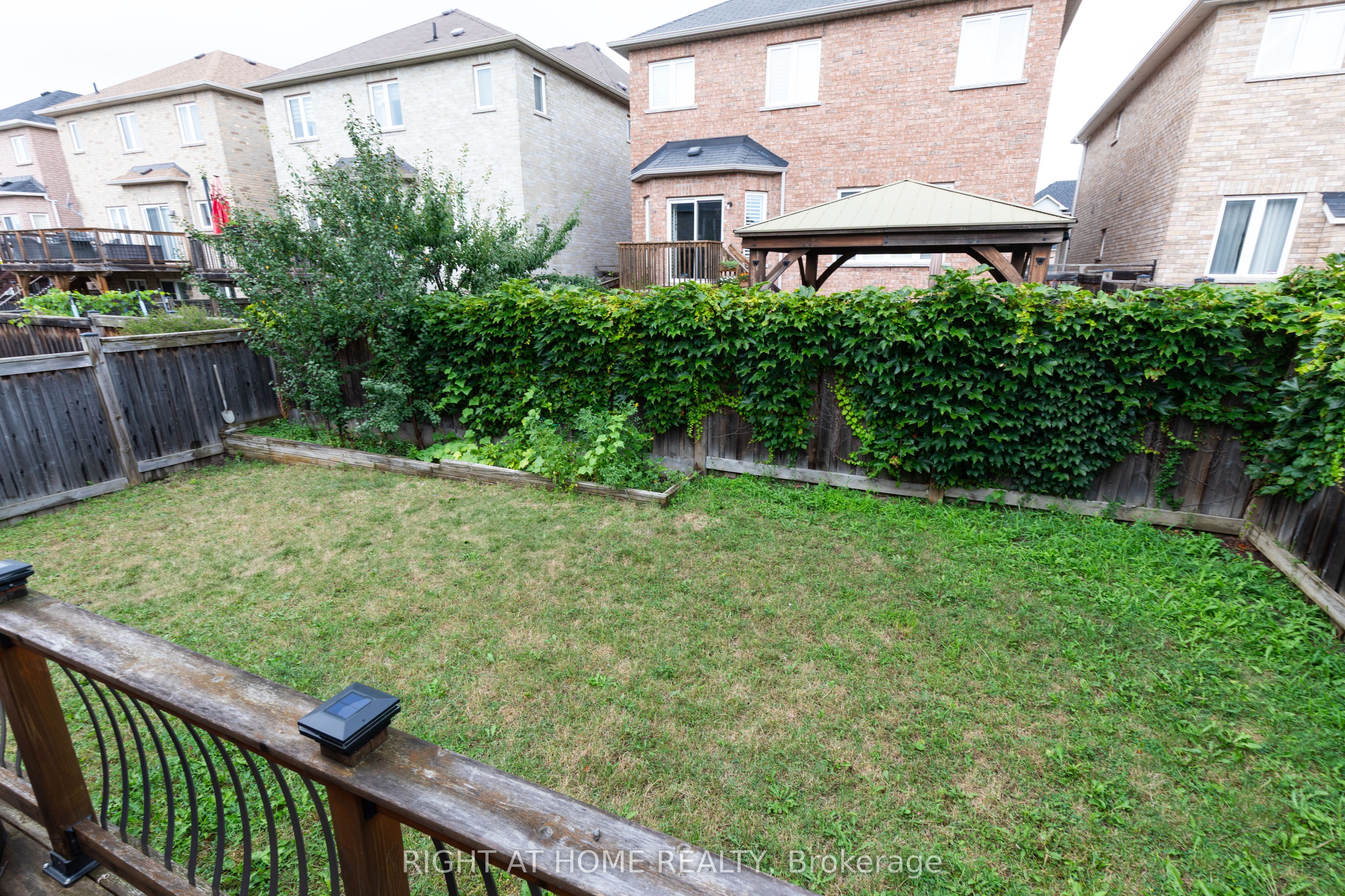 182 Maurier Boulevard Property Photo 33