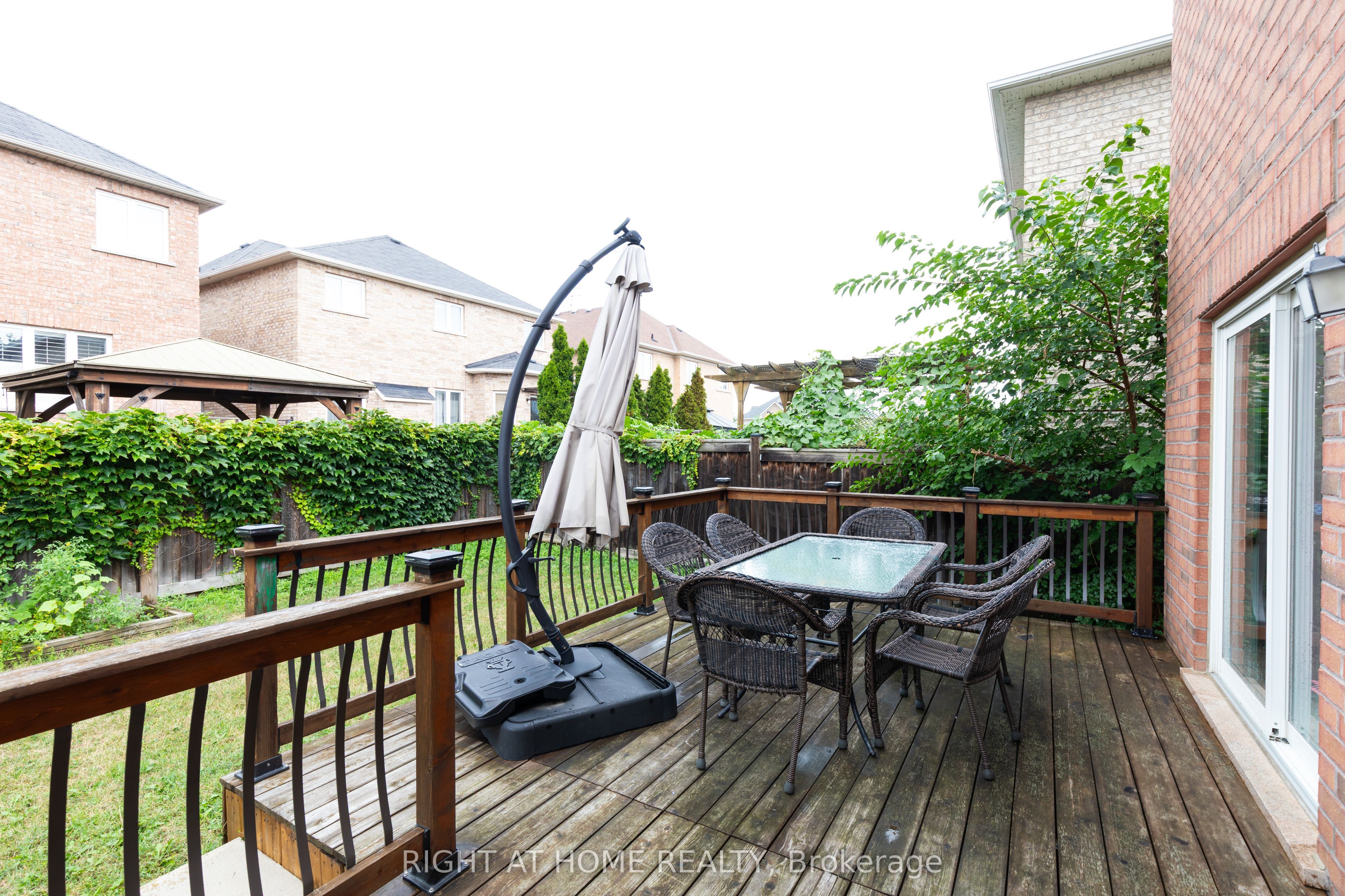 182 Maurier Boulevard Property Photo 34