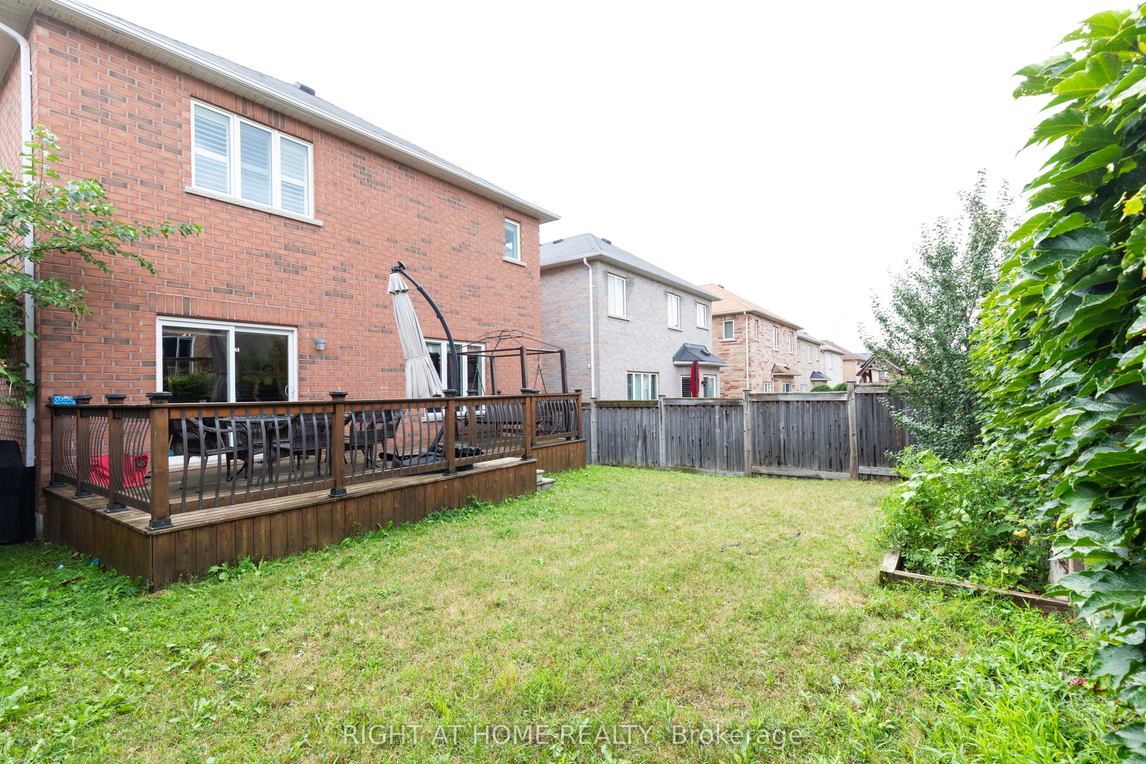 182 Maurier Boulevard Property Photo 37