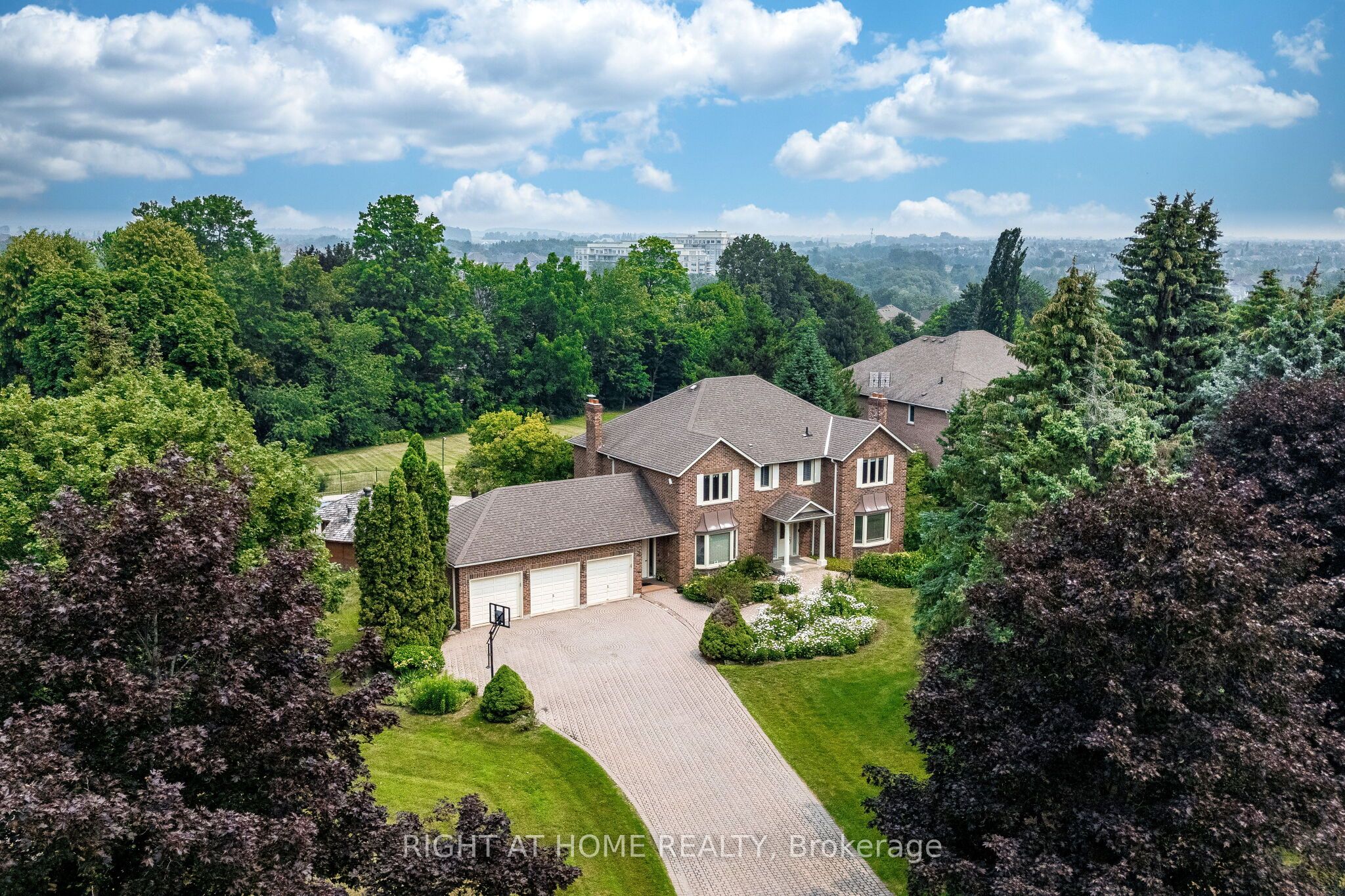 9 Glenridge Drive Property Photo 1