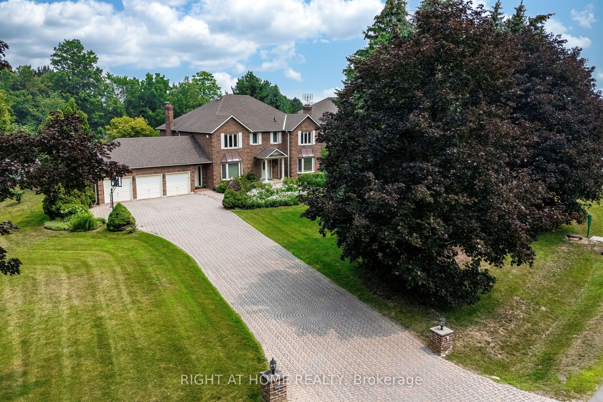 9 Glenridge Drive Property Photo 2
