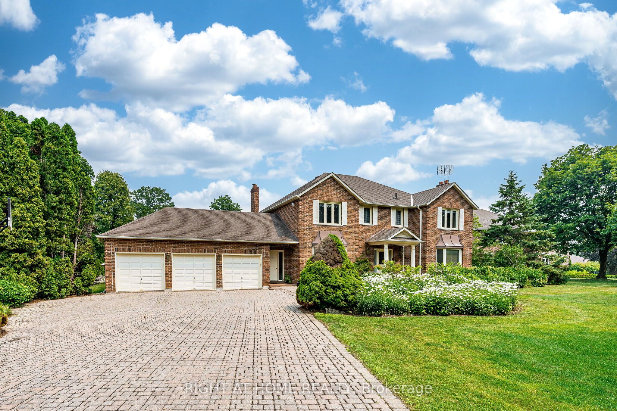 9 Glenridge Drive Property Photo 4