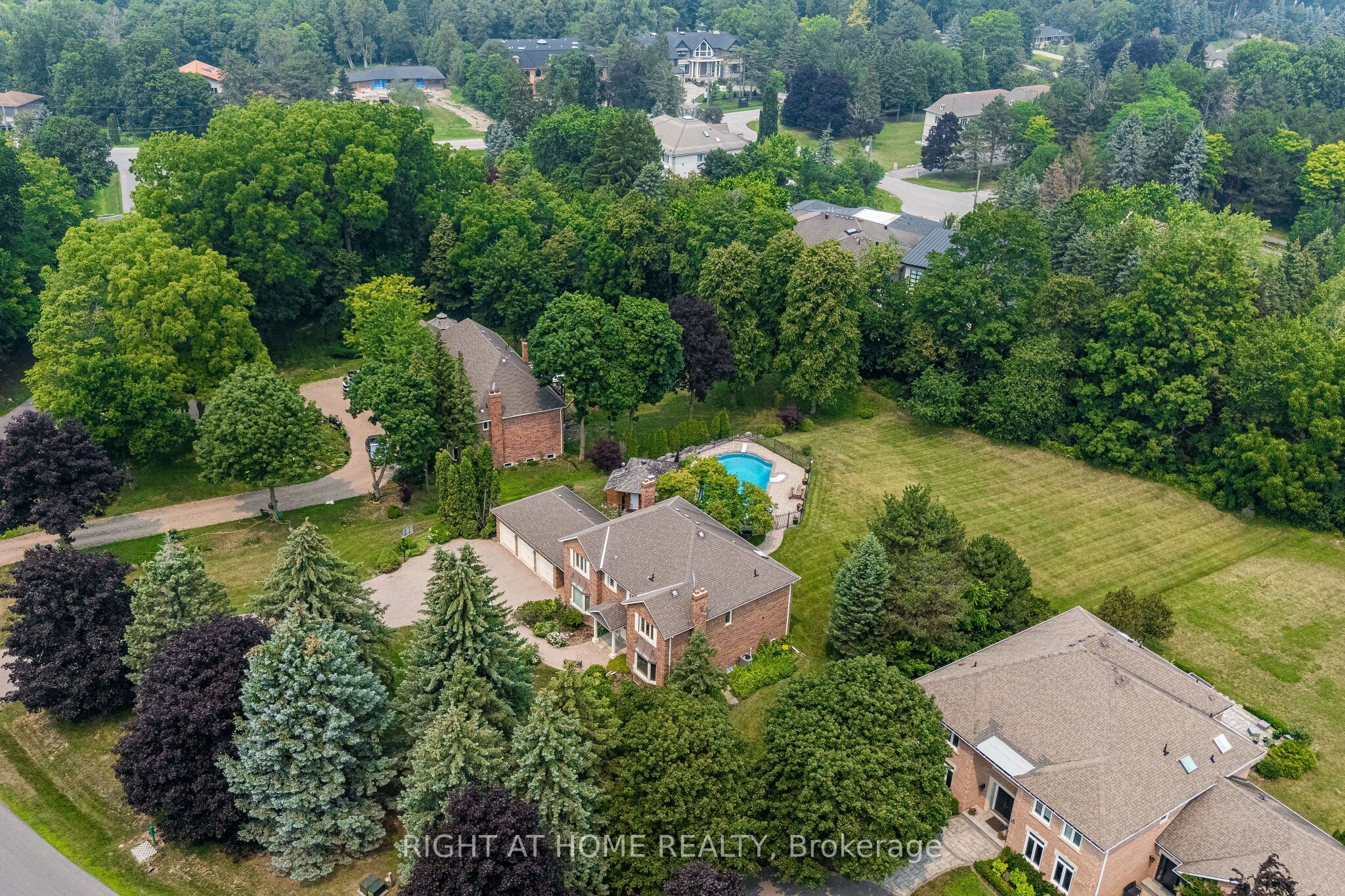 9 Glenridge Drive Property Photo 8