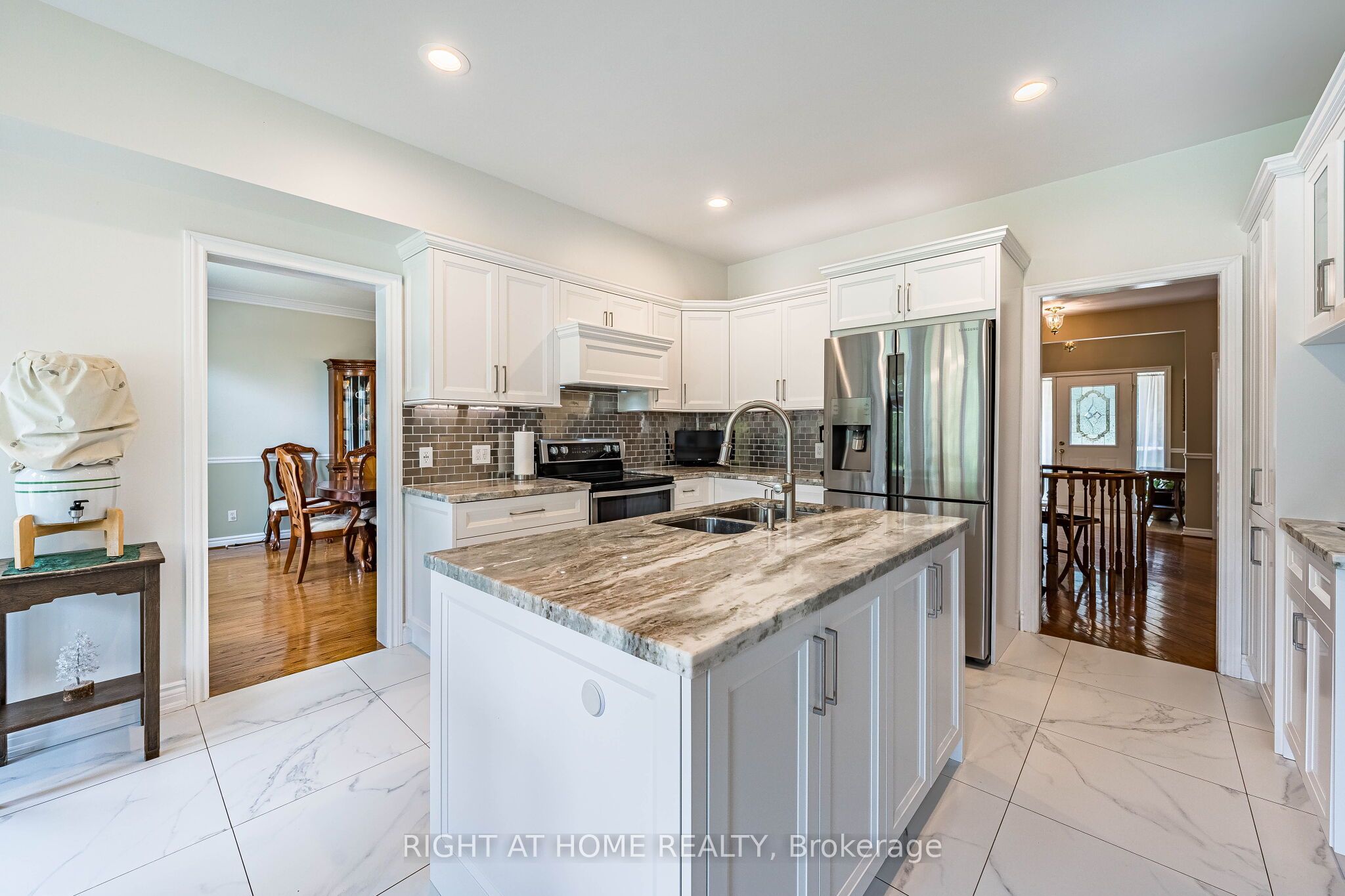 9 Glenridge Drive Property Photo 15