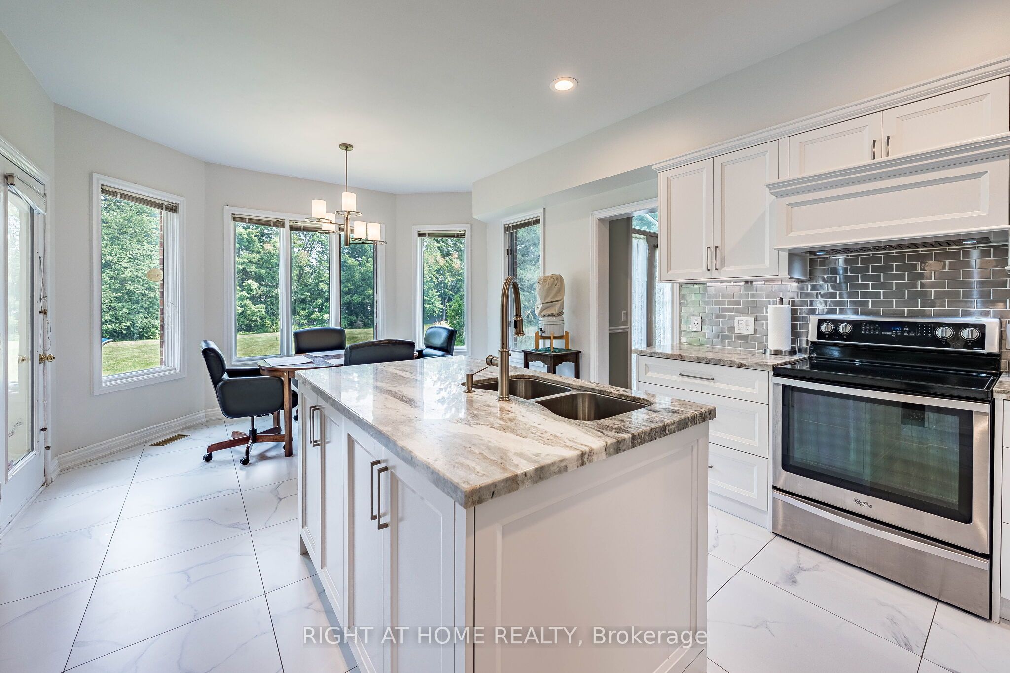 9 Glenridge Drive Property Photo 16
