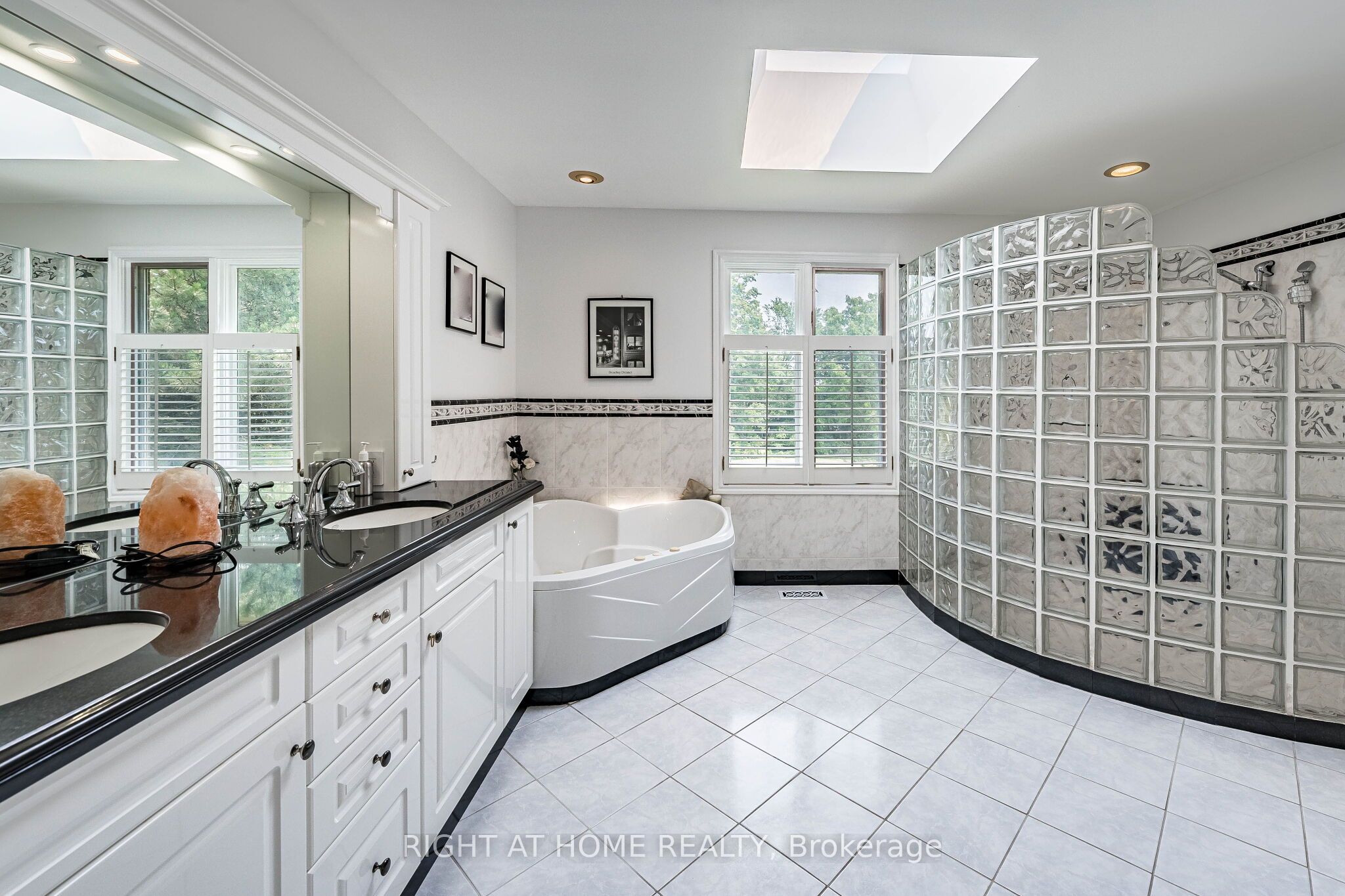 9 Glenridge Drive Property Photo 26