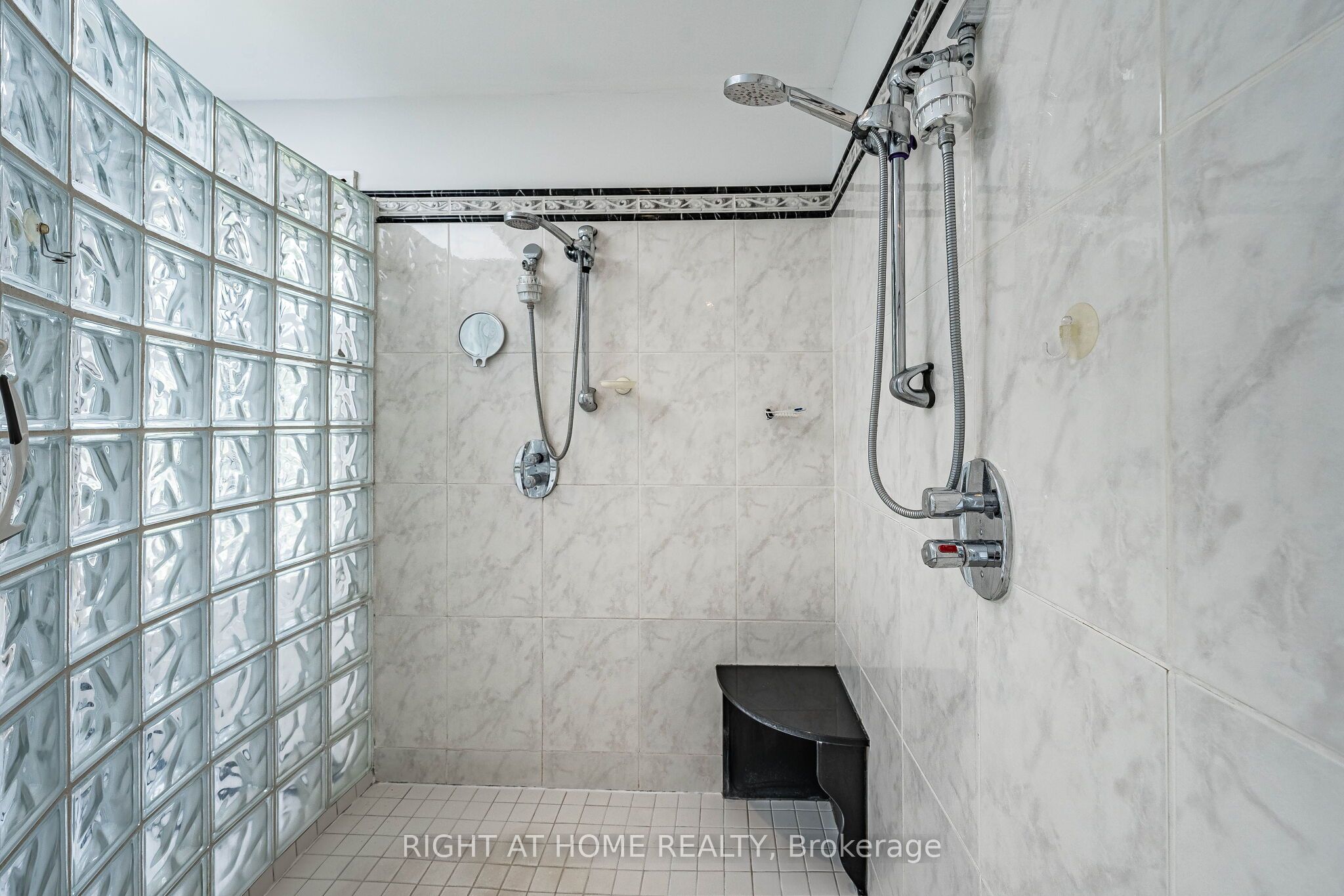 9 Glenridge Drive Property Photo 28