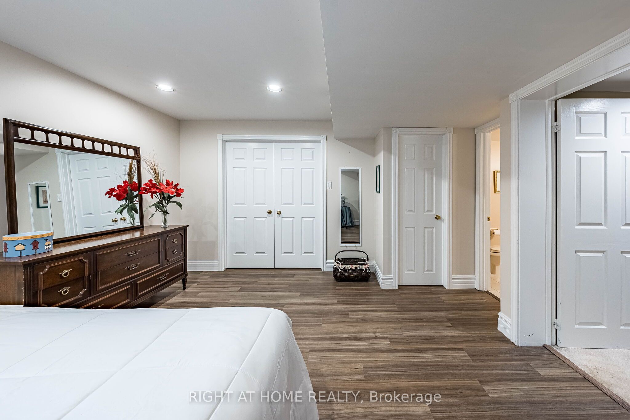 9 Glenridge Drive Property Photo 33