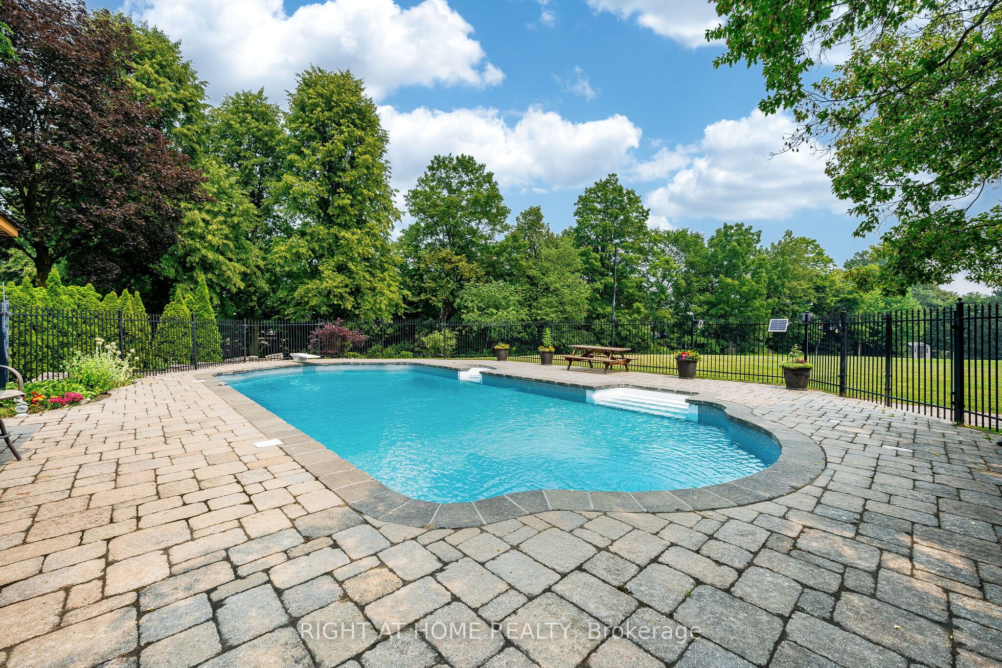 9 Glenridge Drive Property Photo 35