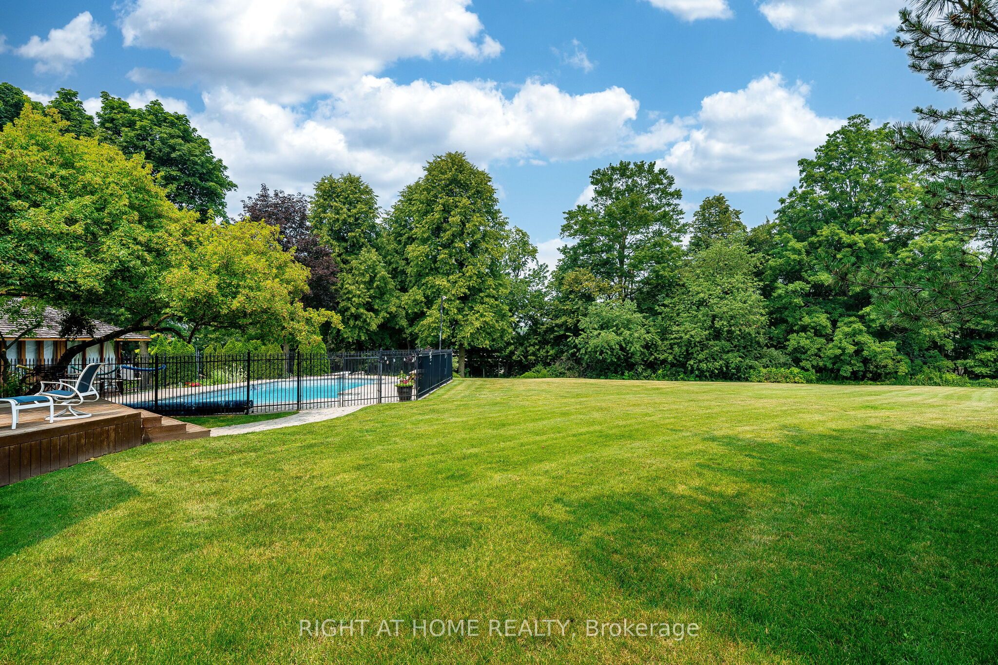 9 Glenridge Drive Property Photo 36