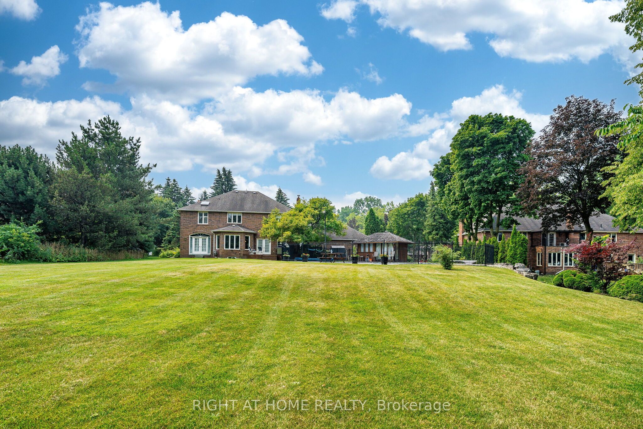 9 Glenridge Drive Property Photo 37