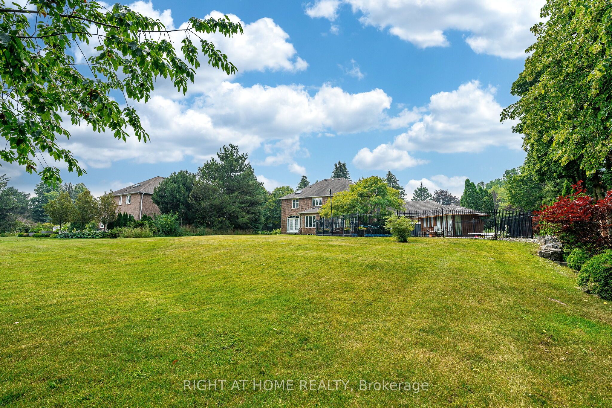 9 Glenridge Drive Property Photo 38