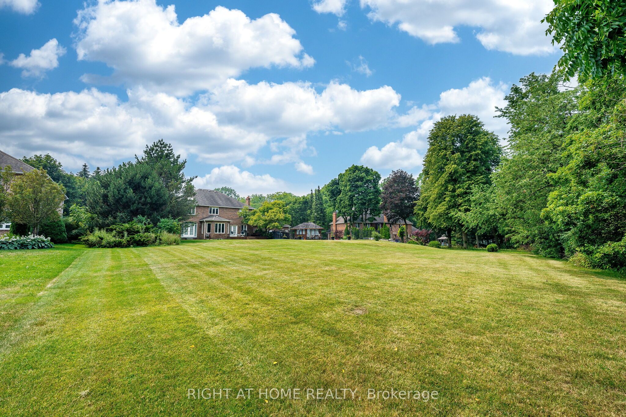 9 Glenridge Drive Property Photo 39