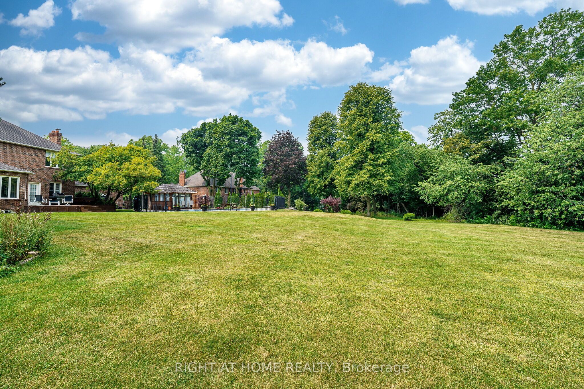 9 Glenridge Drive Property Photo 40