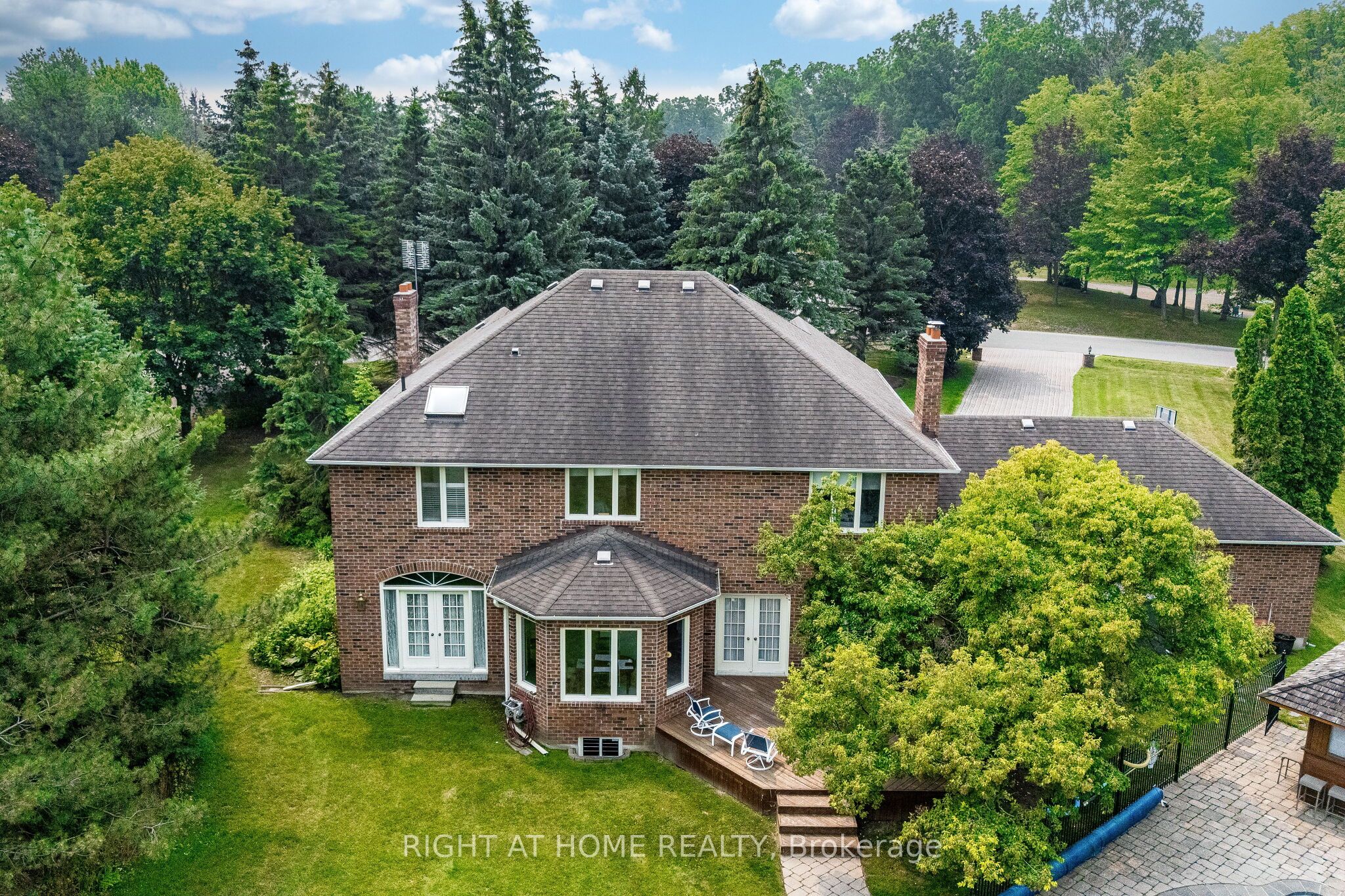 9 Glenridge Drive Property Photo 42
