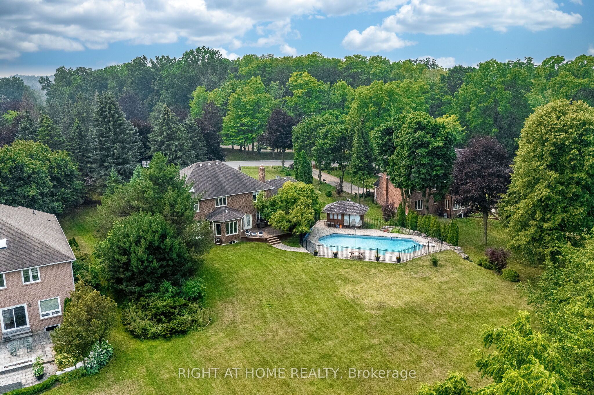 9 Glenridge Drive Property Photo 43