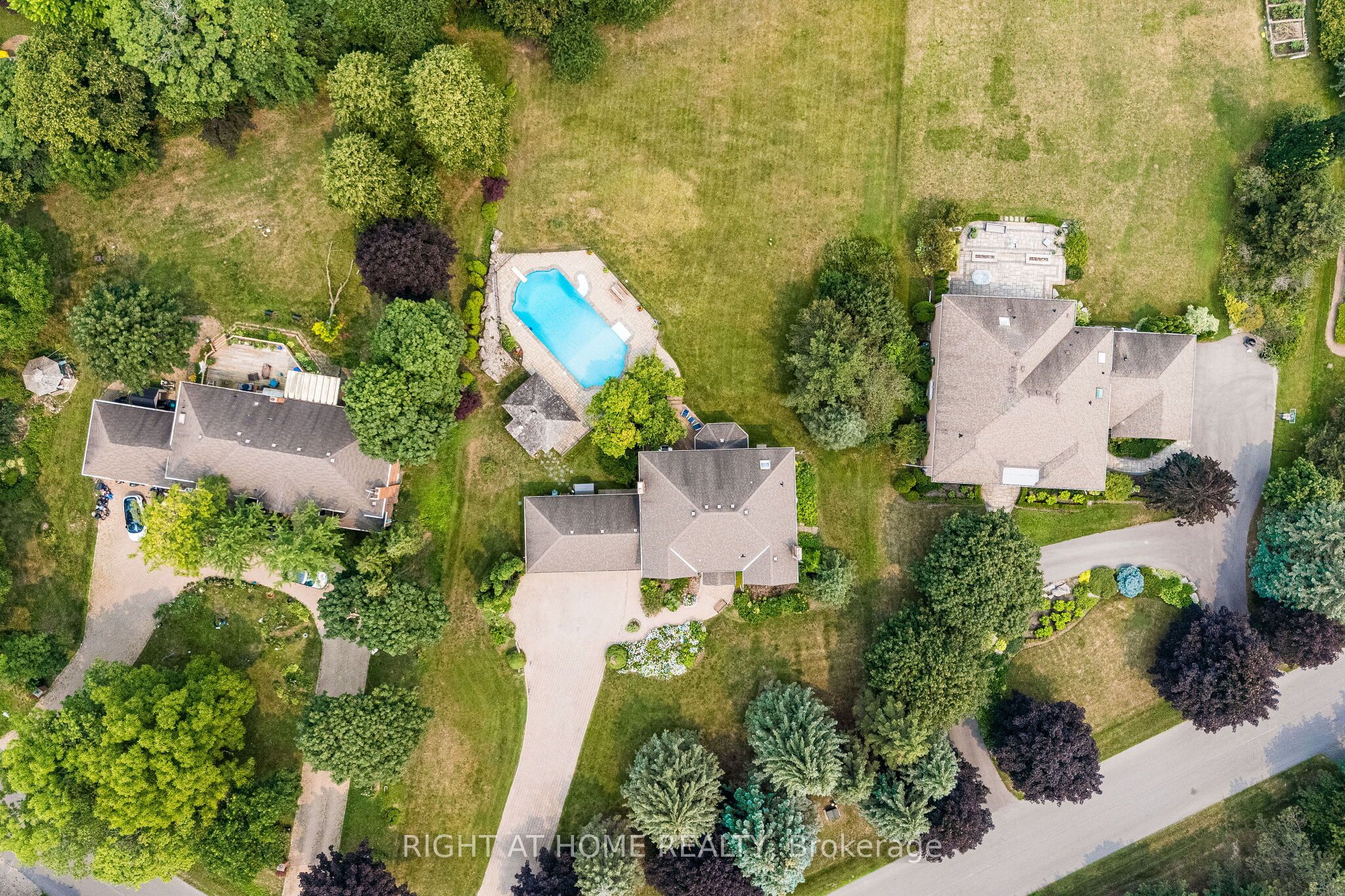 9 Glenridge Drive Property Photo 46