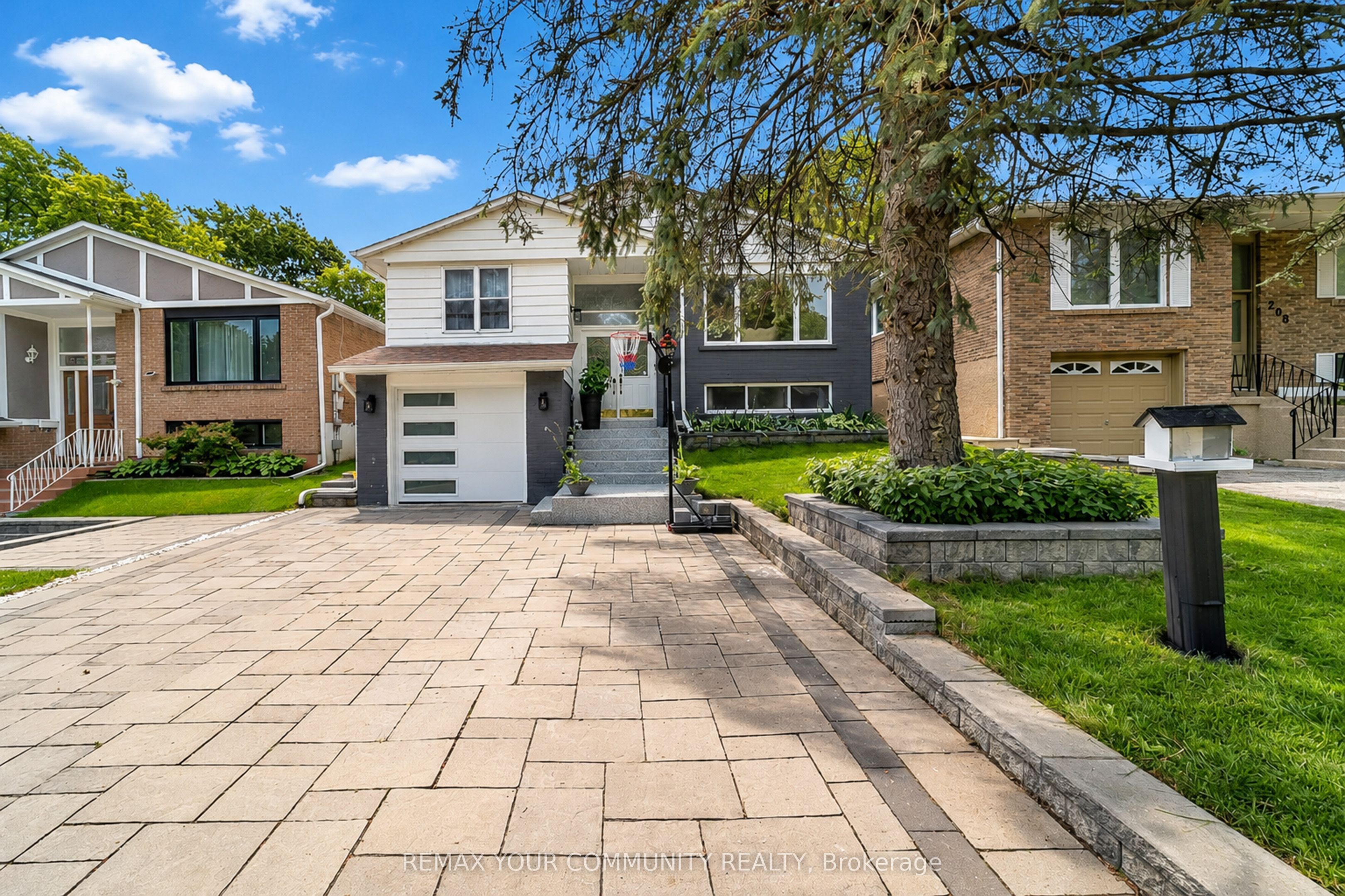 210 Currey Crescent