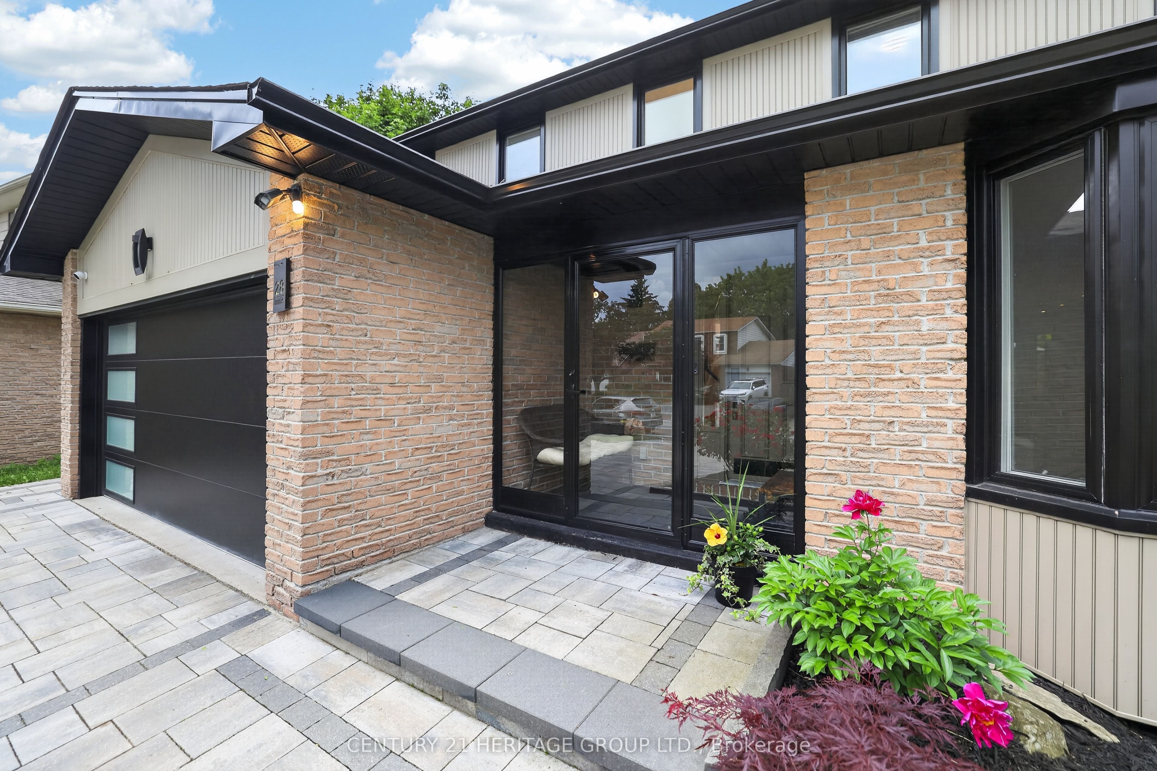 28 Innis Crescent Property Photo 6
