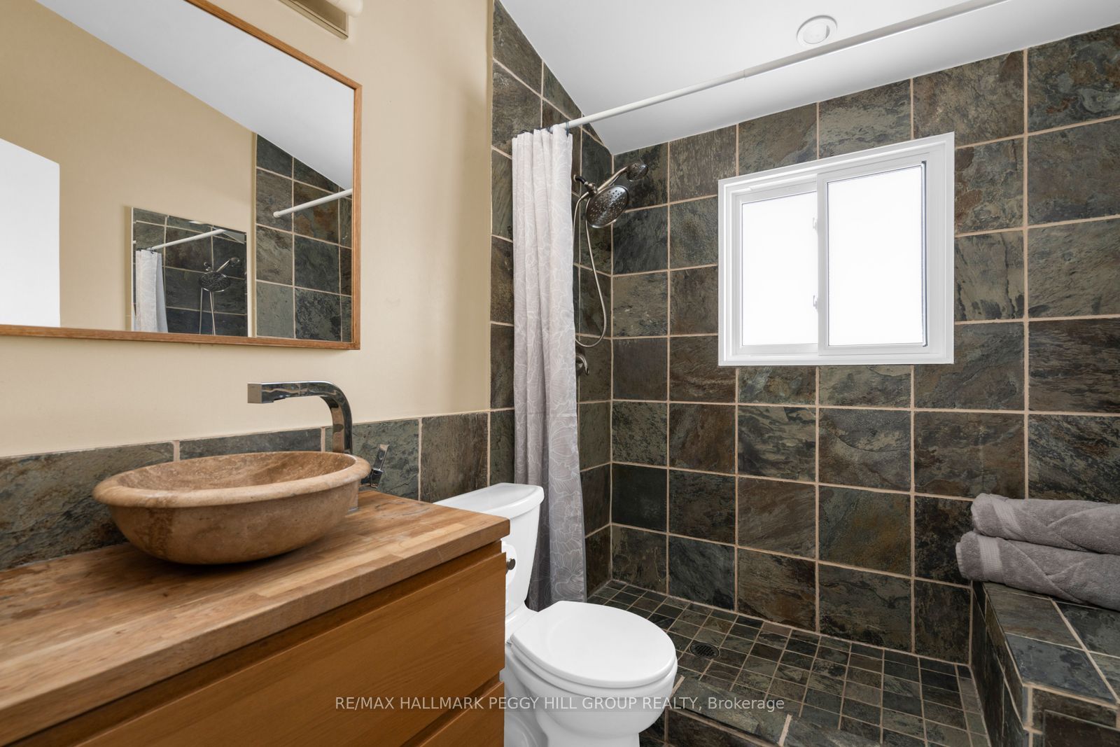 3595 Glenhaven Beach Road Property Photo 15