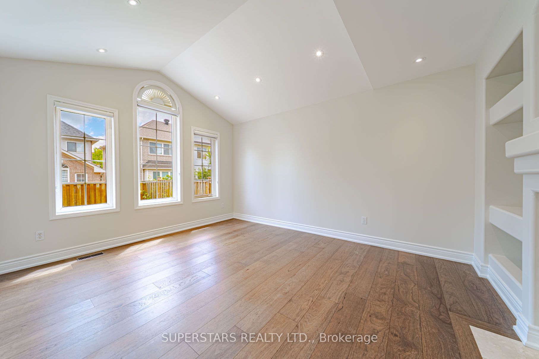 45 Tower Bridge Crescent Property Photo 6