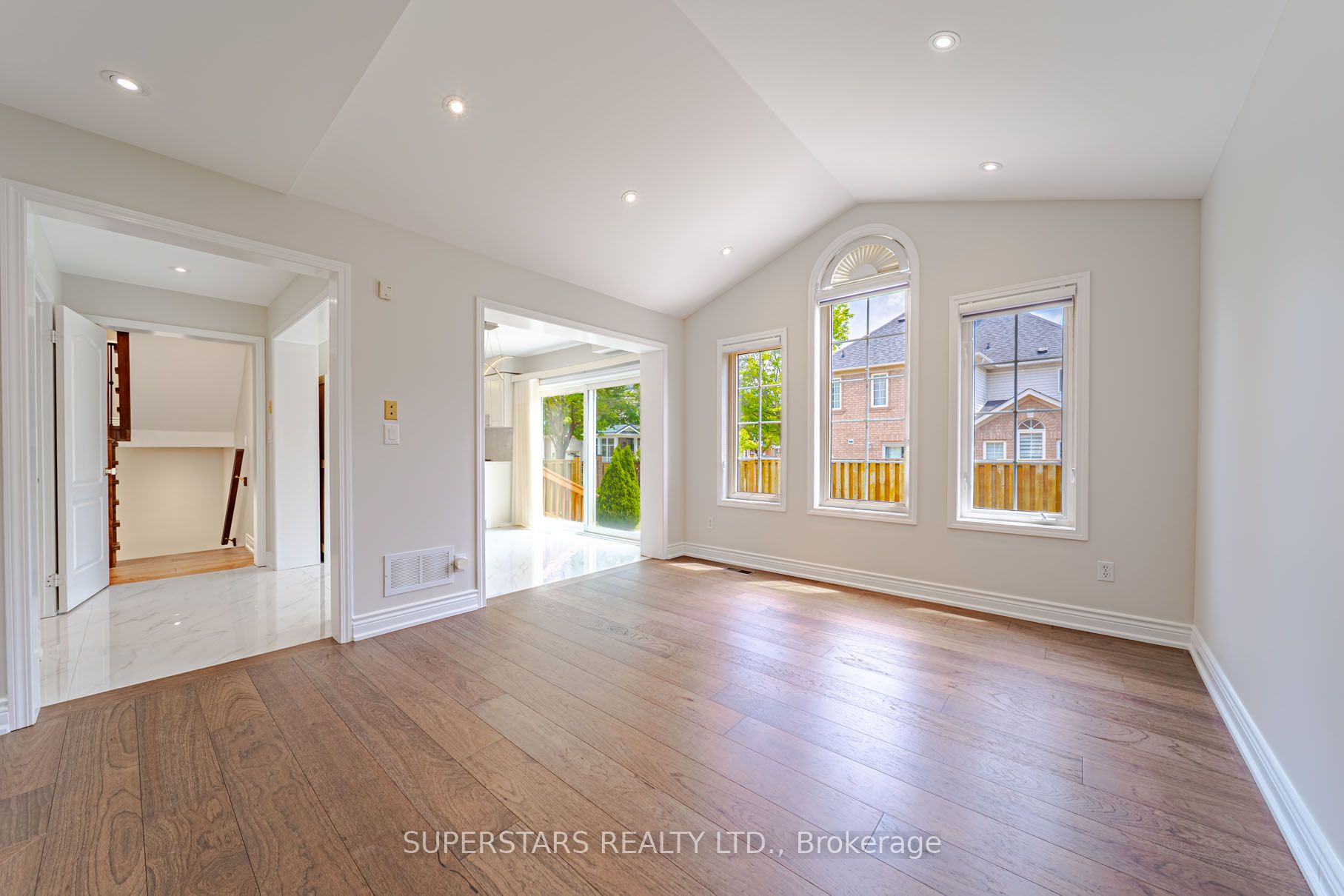 45 Tower Bridge Crescent Property Photo 7