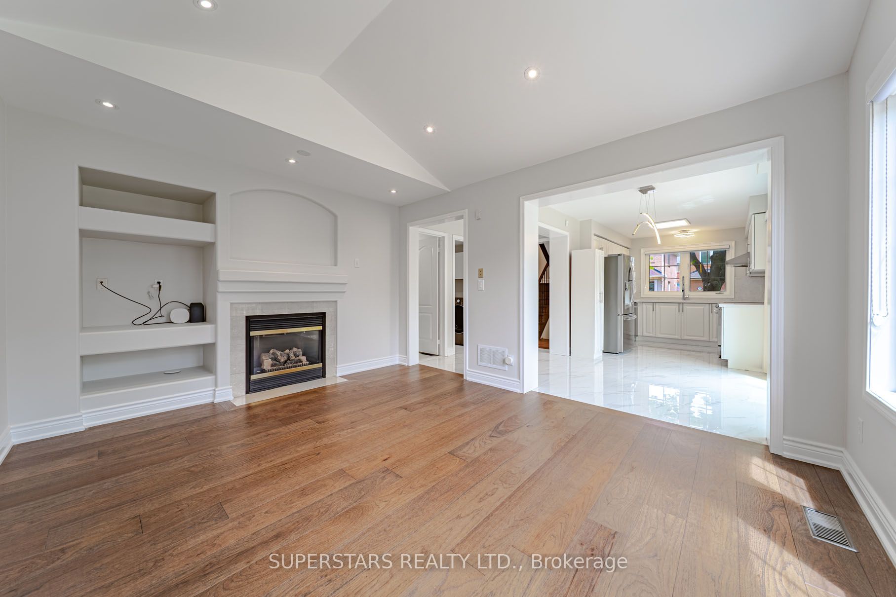 45 Tower Bridge Crescent Property Photo 8