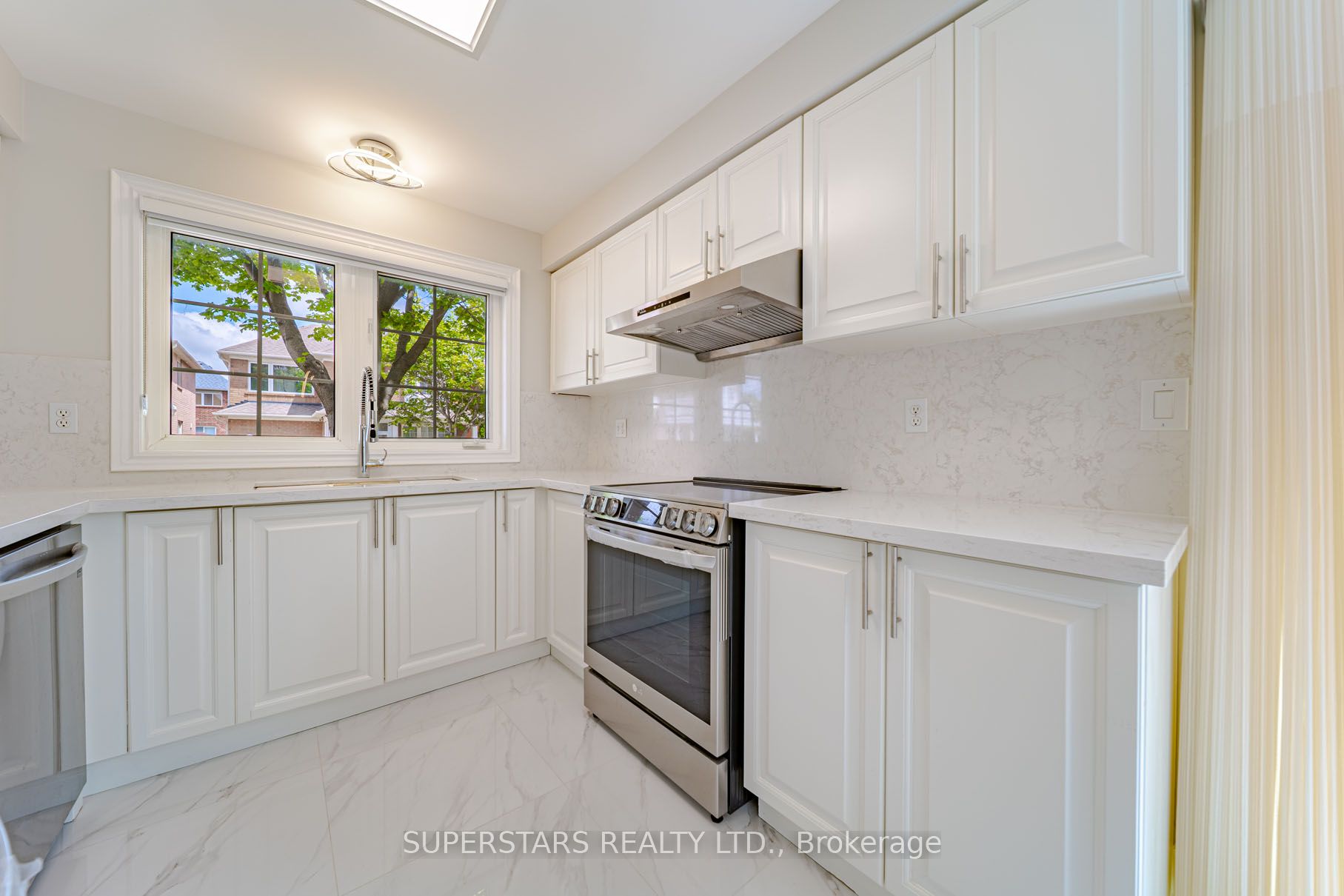 45 Tower Bridge Crescent Property Photo 15