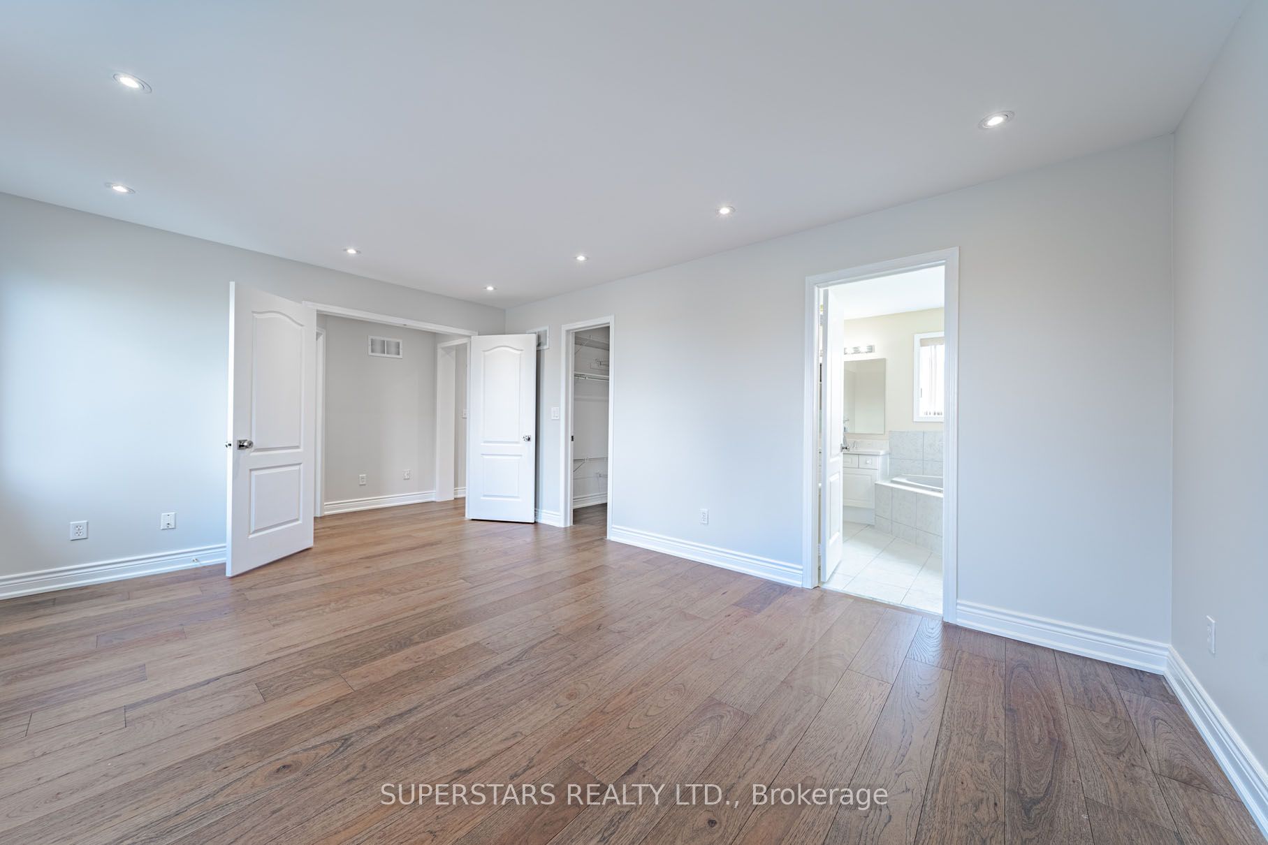 45 Tower Bridge Crescent Property Photo 24