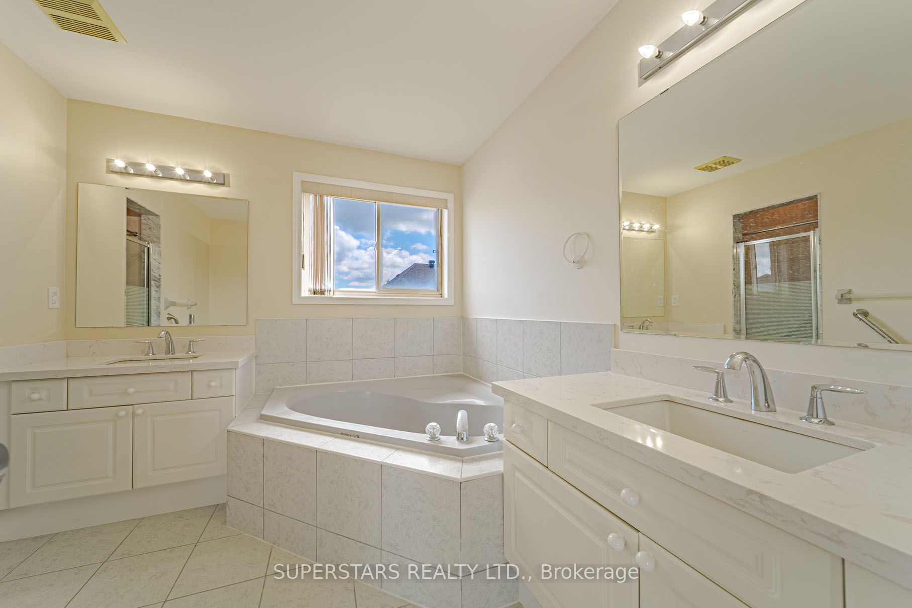 45 Tower Bridge Crescent Property Photo 25