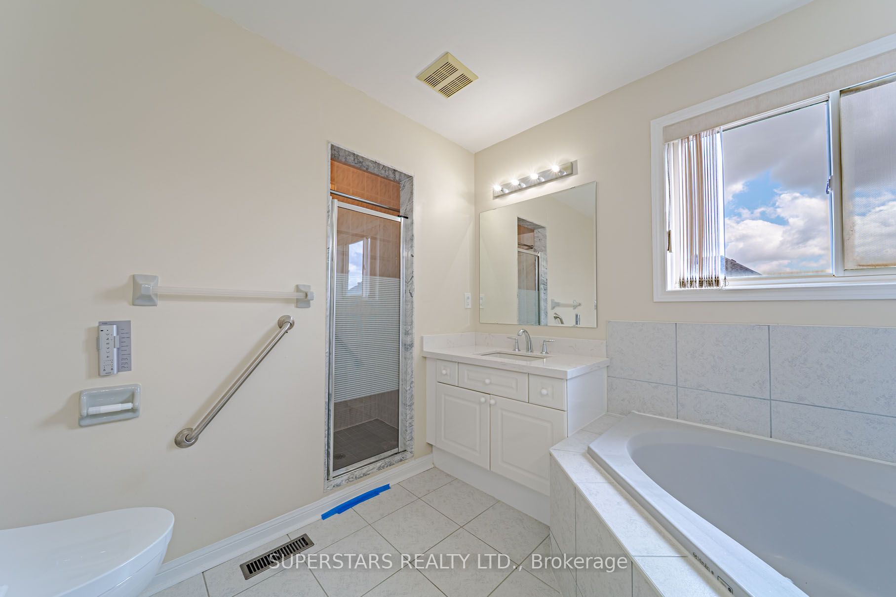 45 Tower Bridge Crescent Property Photo 26