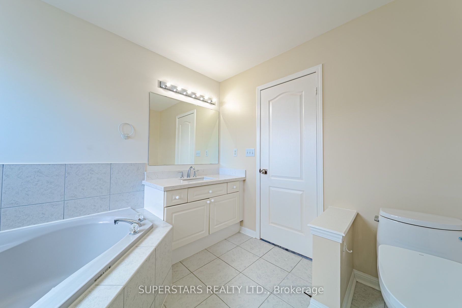 45 Tower Bridge Crescent Property Photo 27