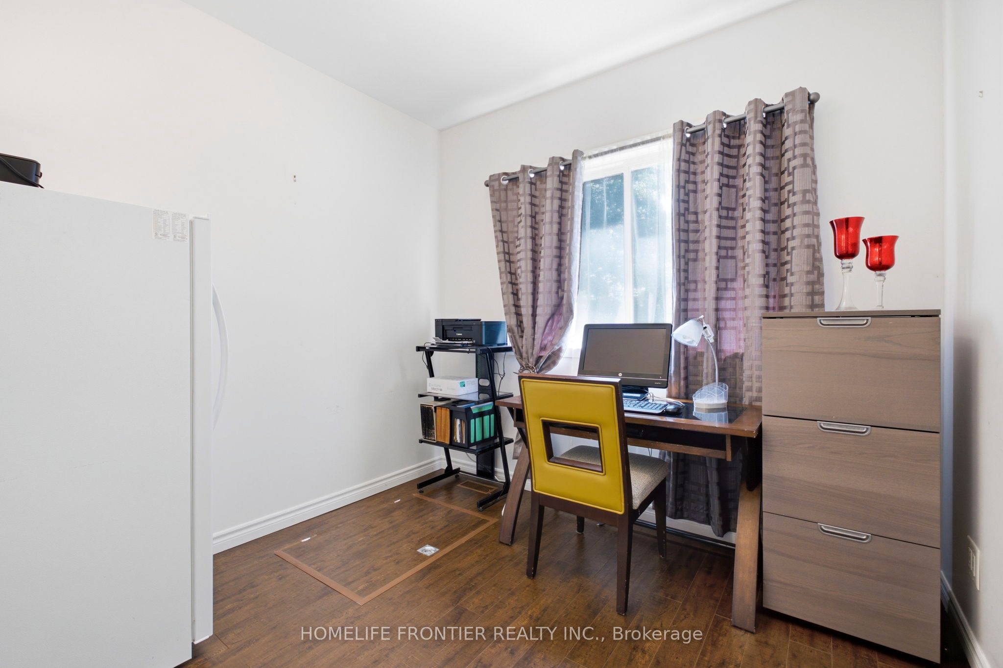 813 Lake Drive E Property Photo 21