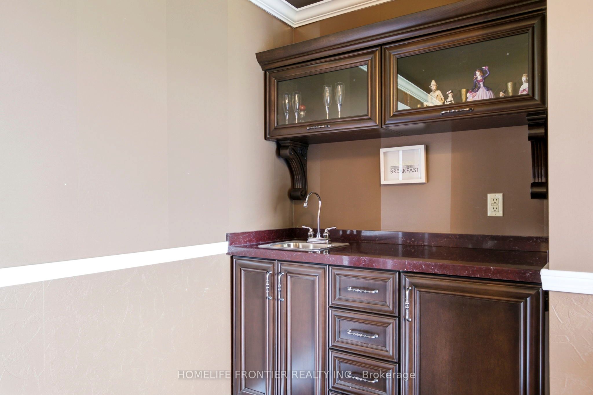 813 Lake Drive E Property Photo 26
