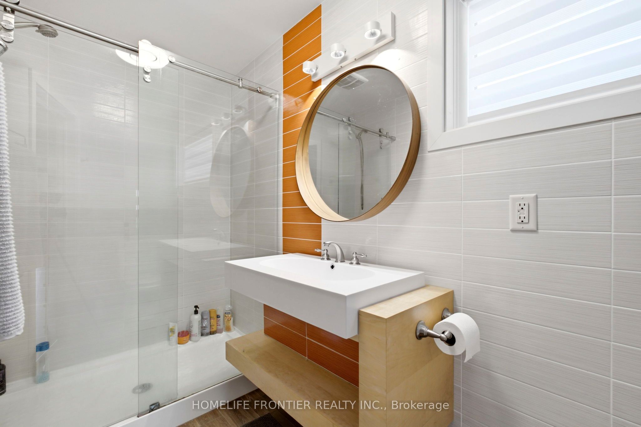 813 Lake Drive E Property Photo 30