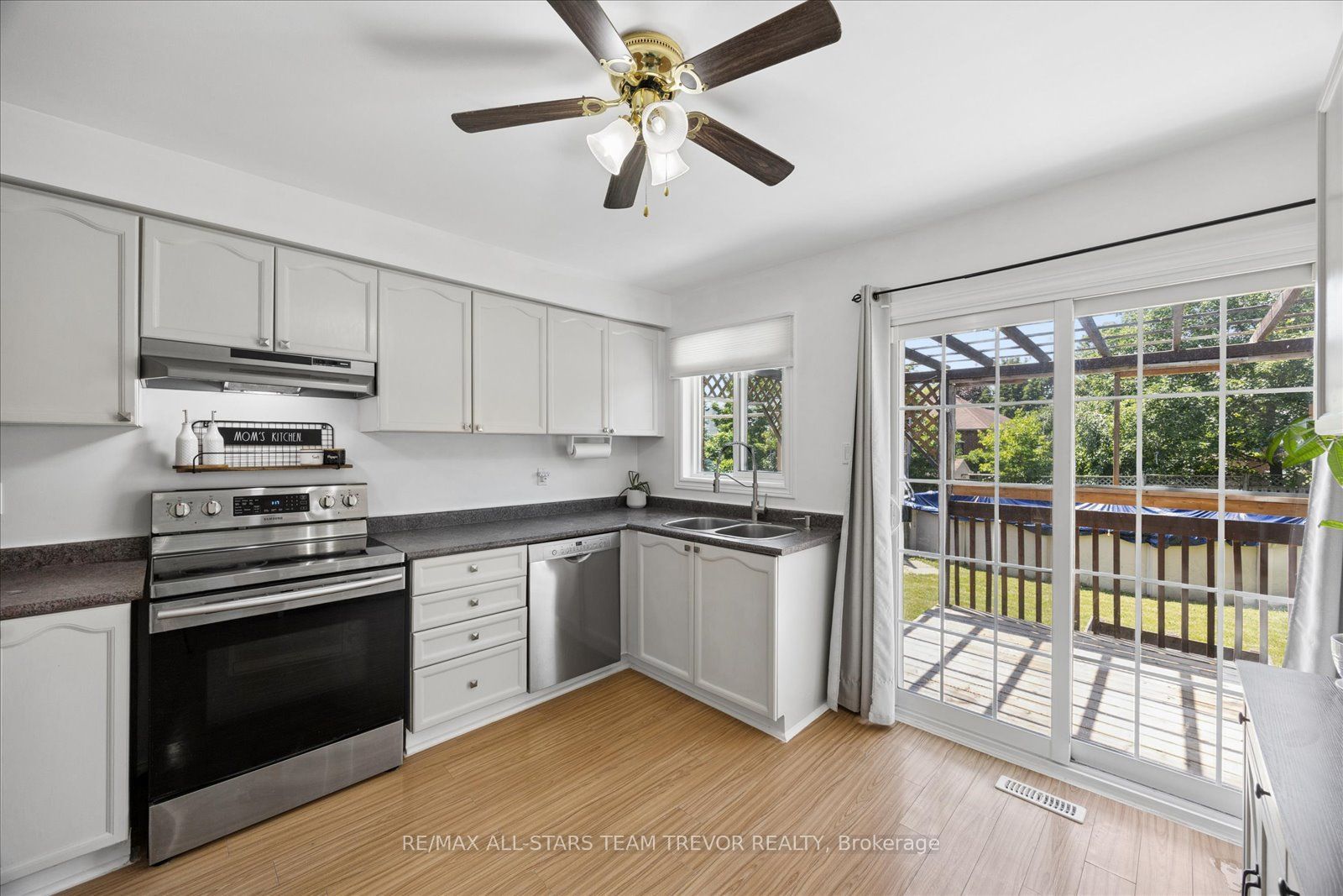 98 Carrick Avenue Property Photo 4