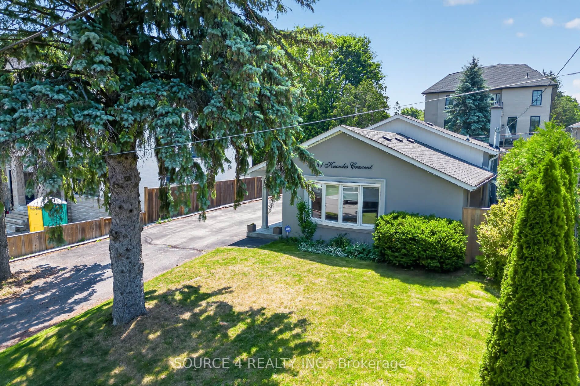 51 Knowles Crescent Property Photo 3