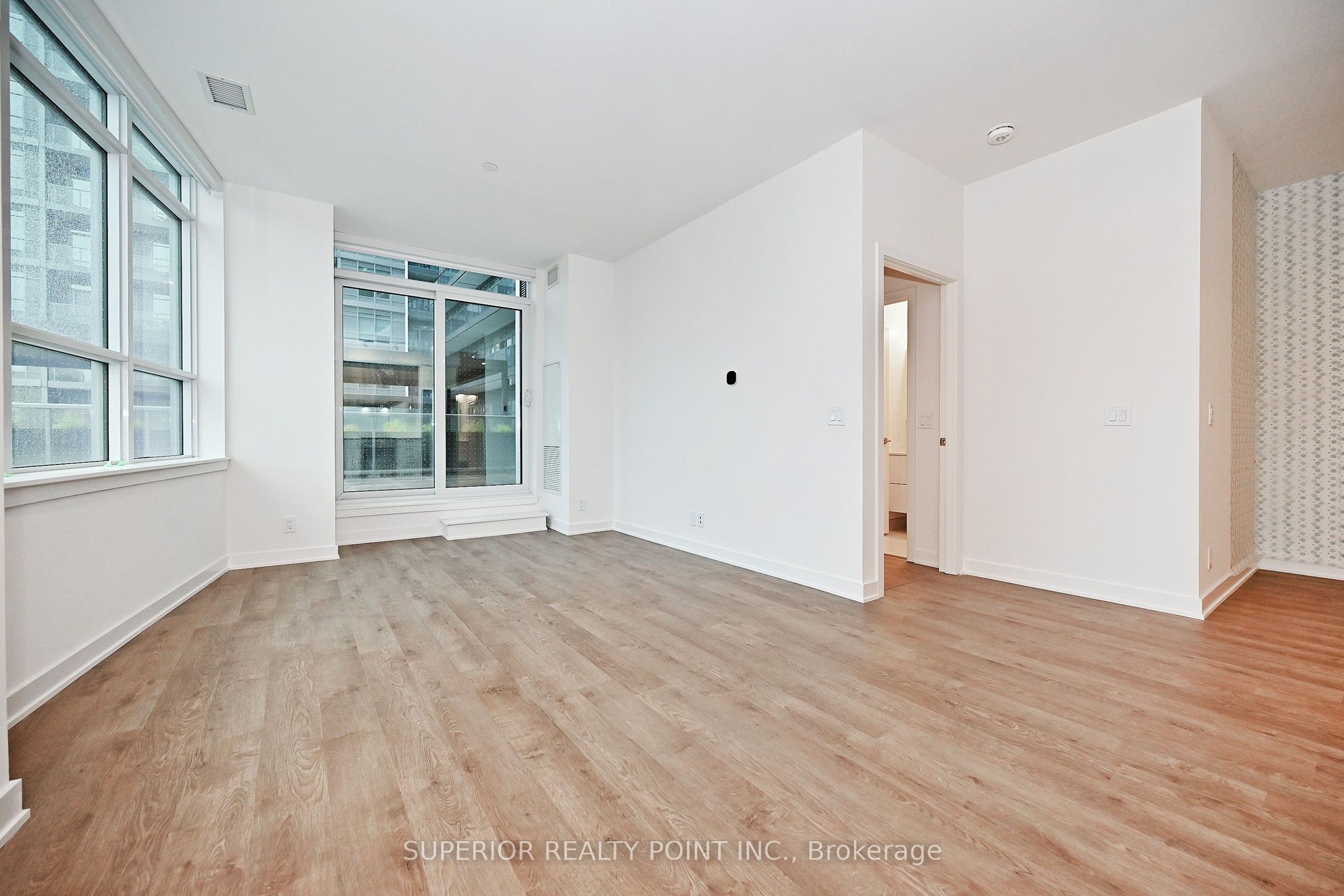 30 Upper Mall Way A214 Property Photo 9