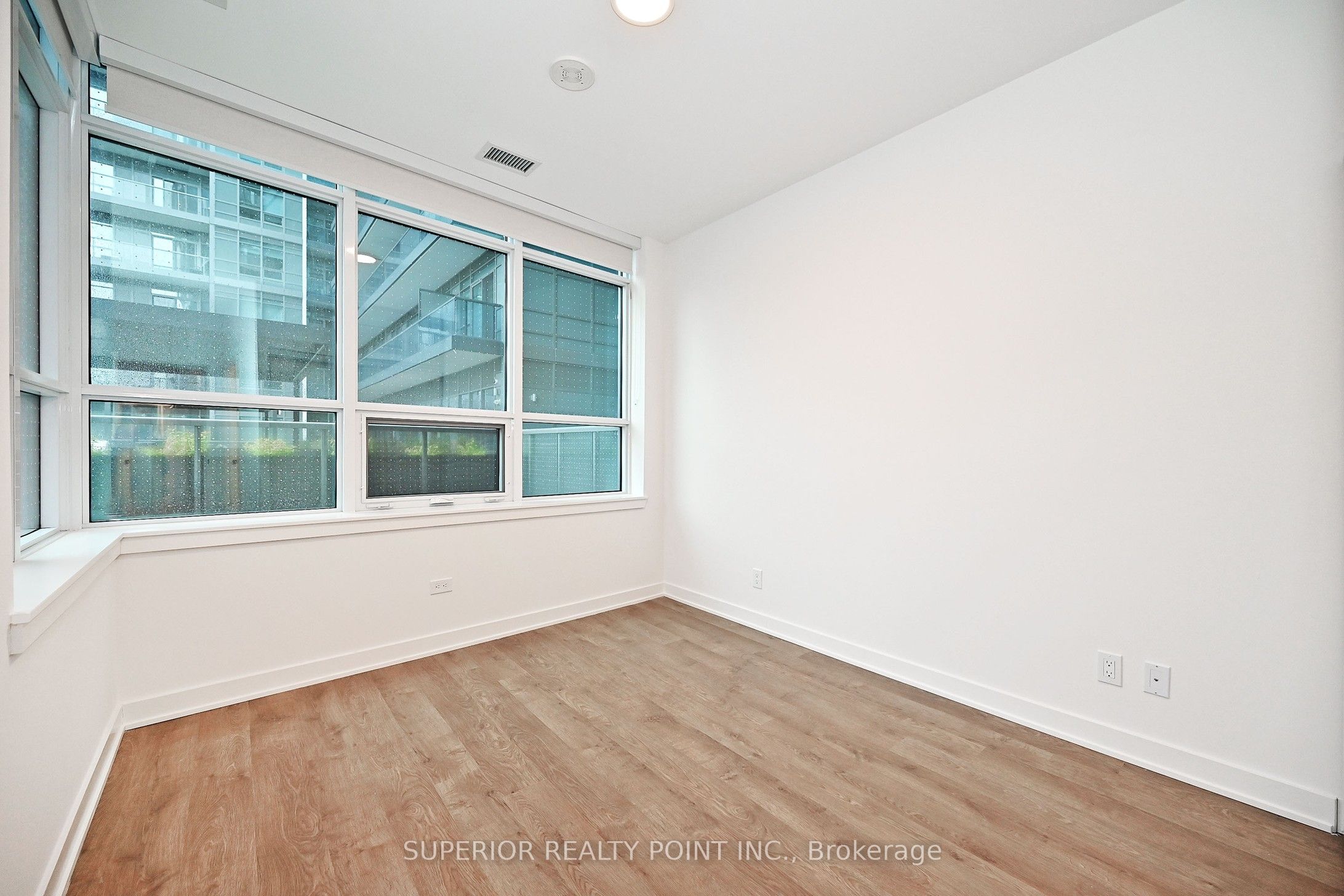 30 Upper Mall Way A214 Property Photo 21