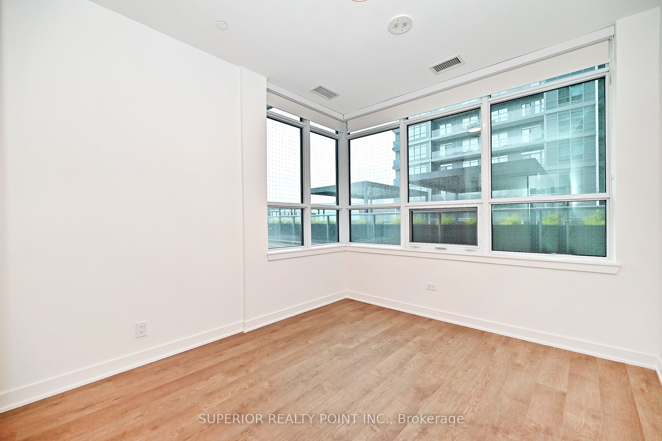30 Upper Mall Way A214 Property Photo 22