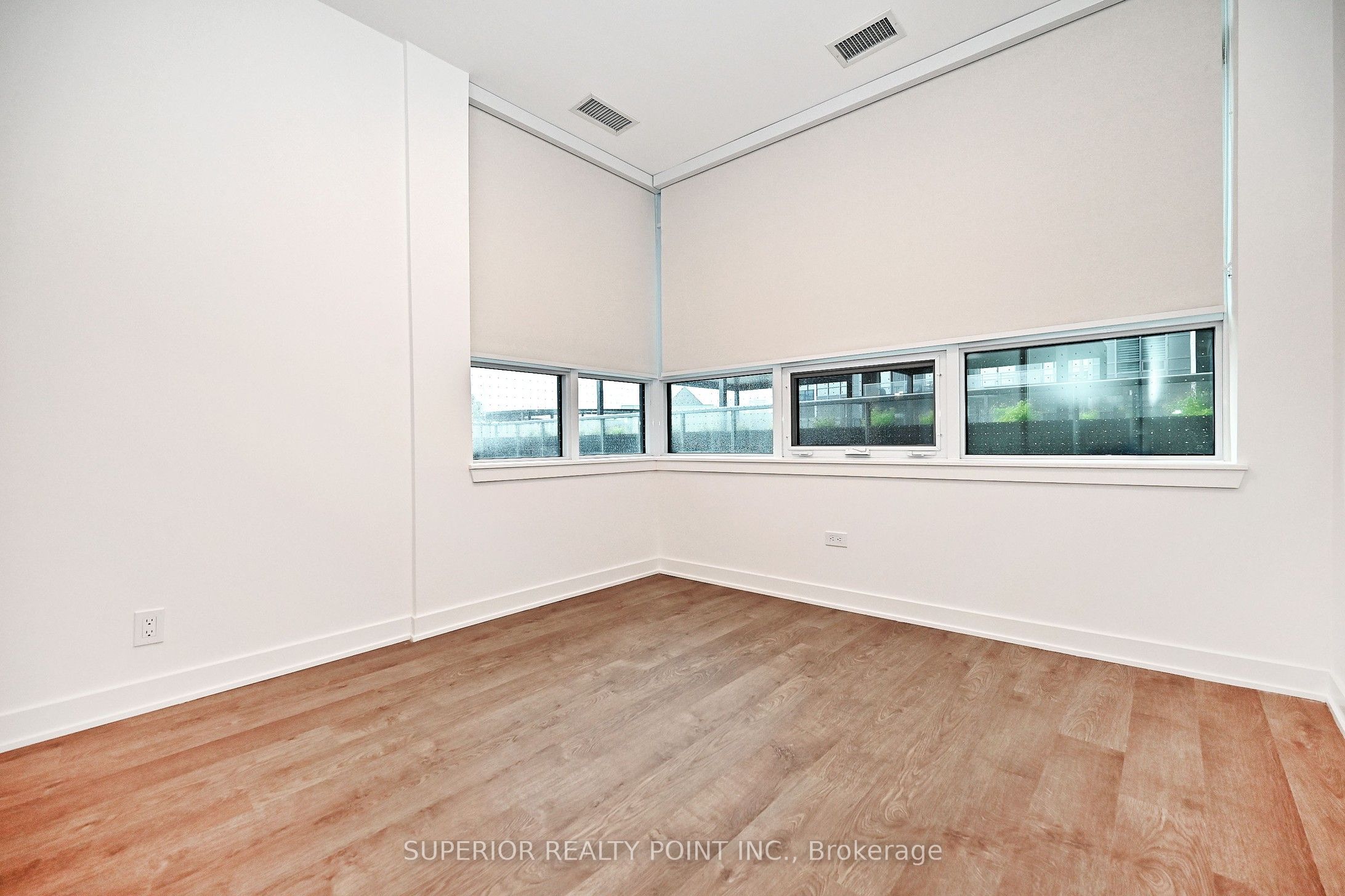 30 Upper Mall Way A214 Property Photo 23