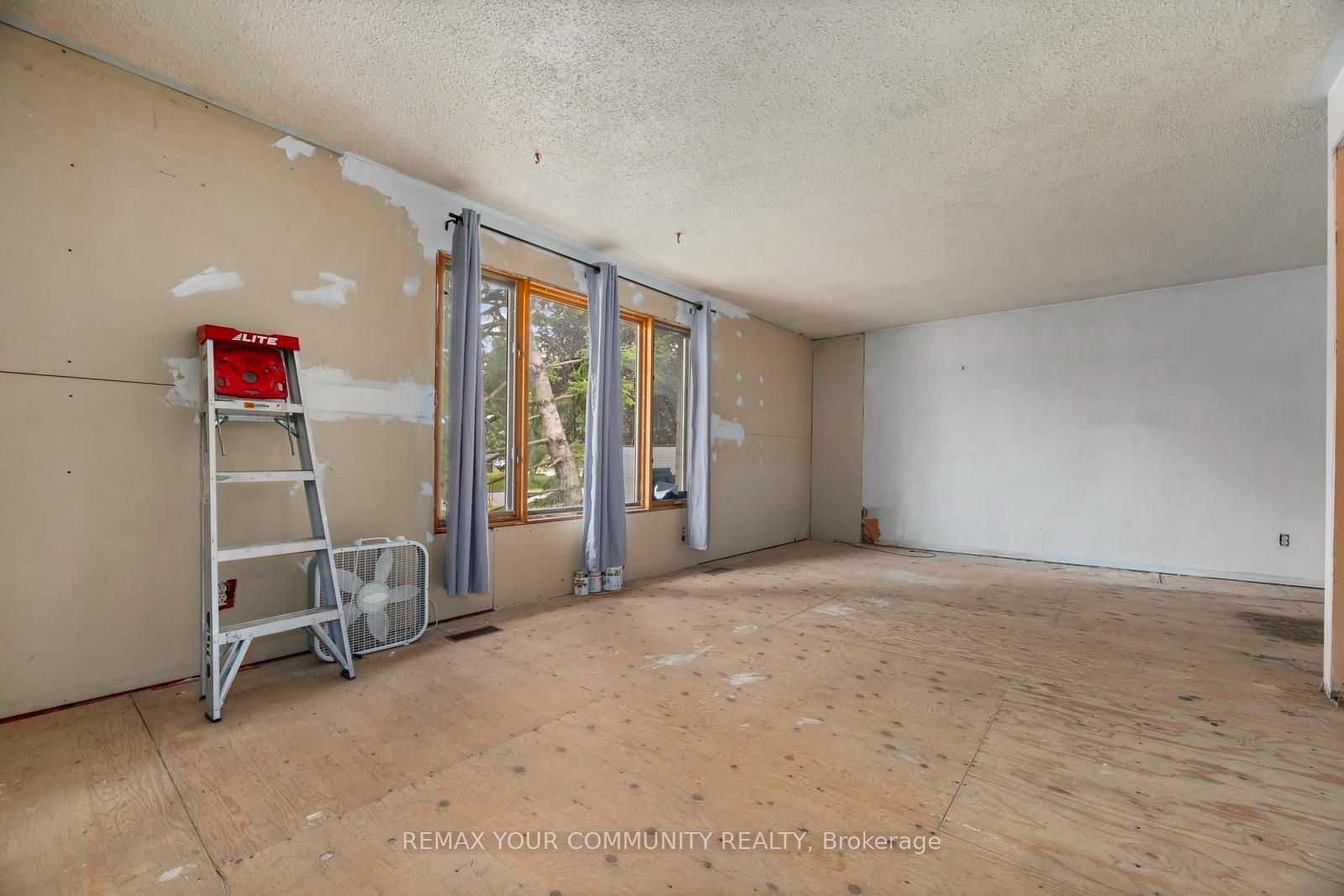 566 Highland Crescent Property Photo 6