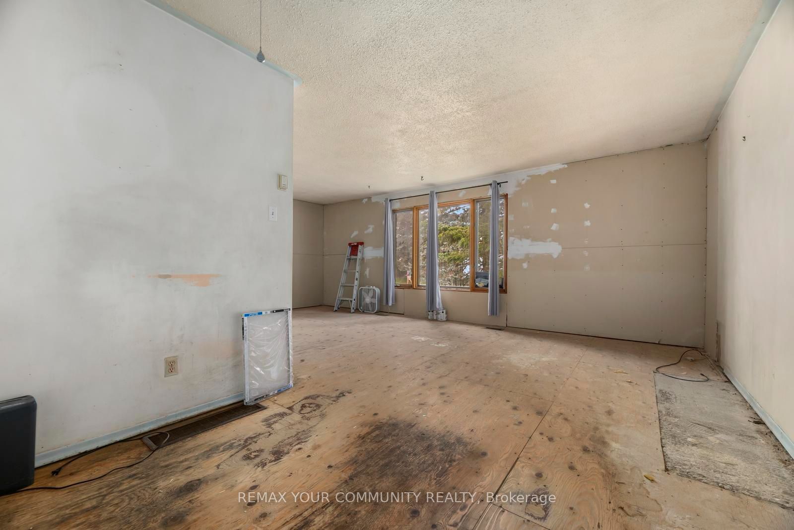 566 Highland Crescent Property Photo 7