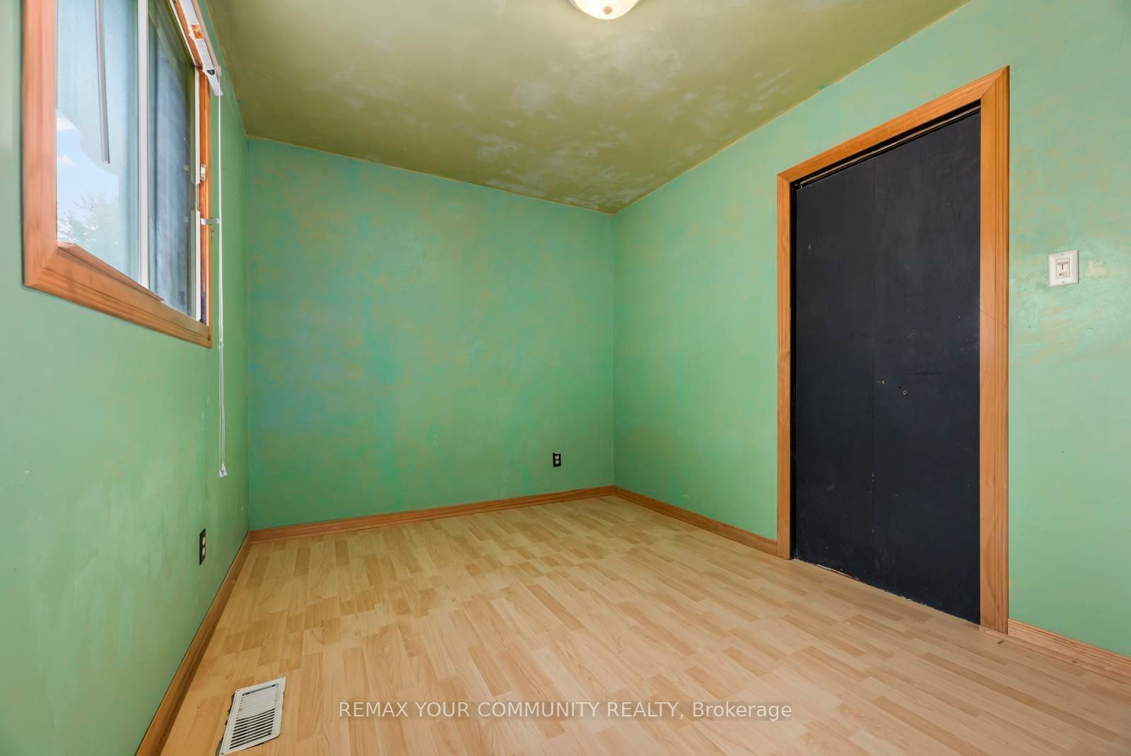 566 Highland Crescent Property Photo 11